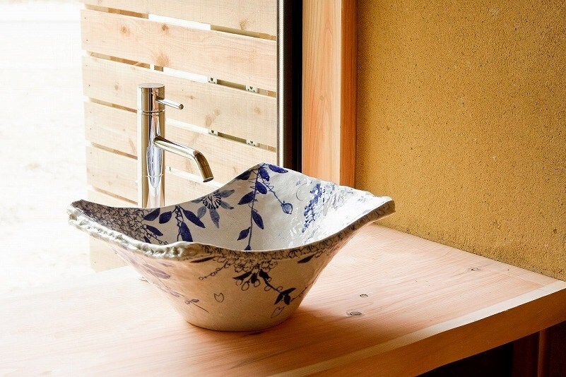 Wastafel bangunan utama Kazeui