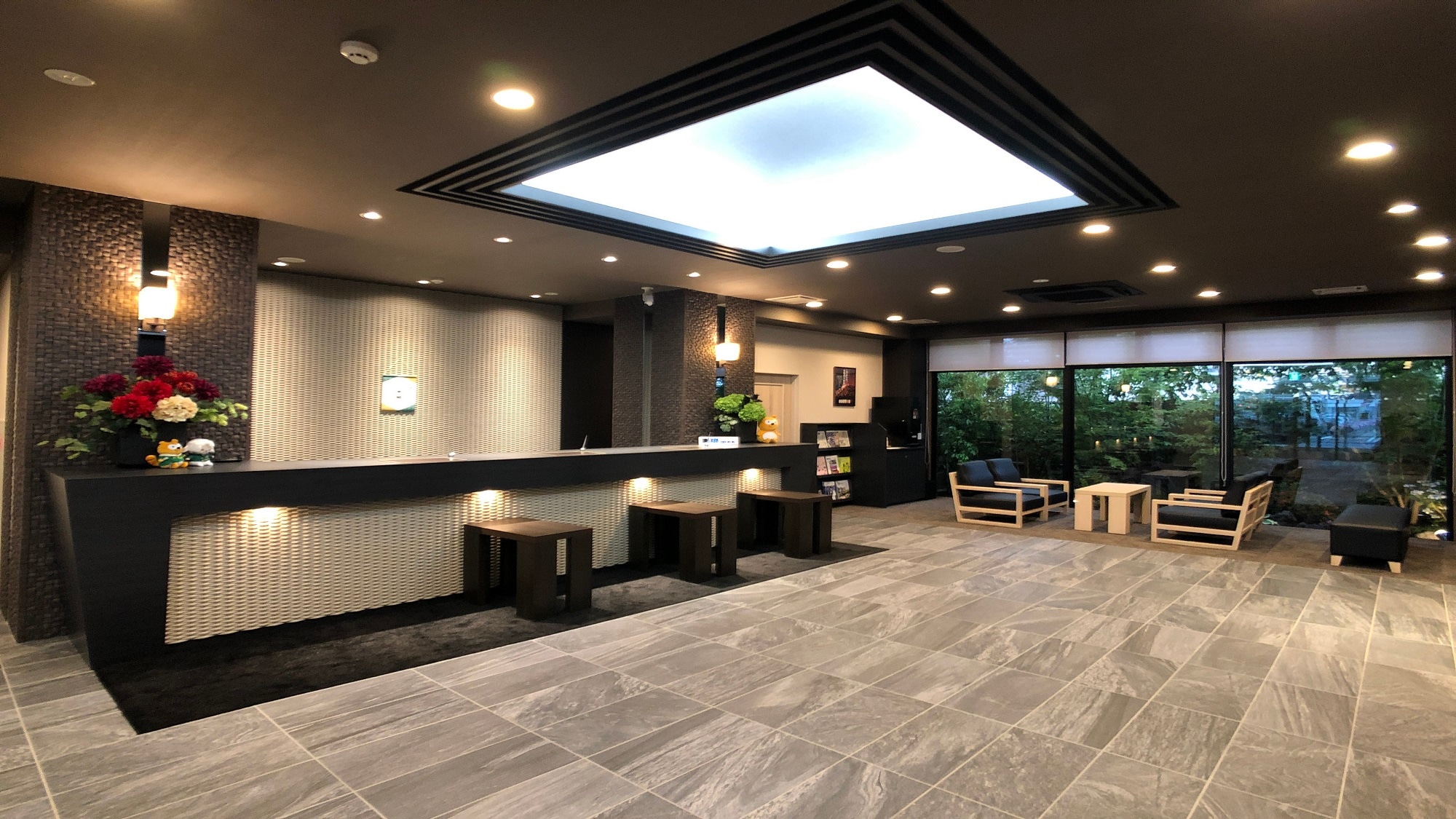 ★＜フロントカウンター＞24時間スタッフが対応致します