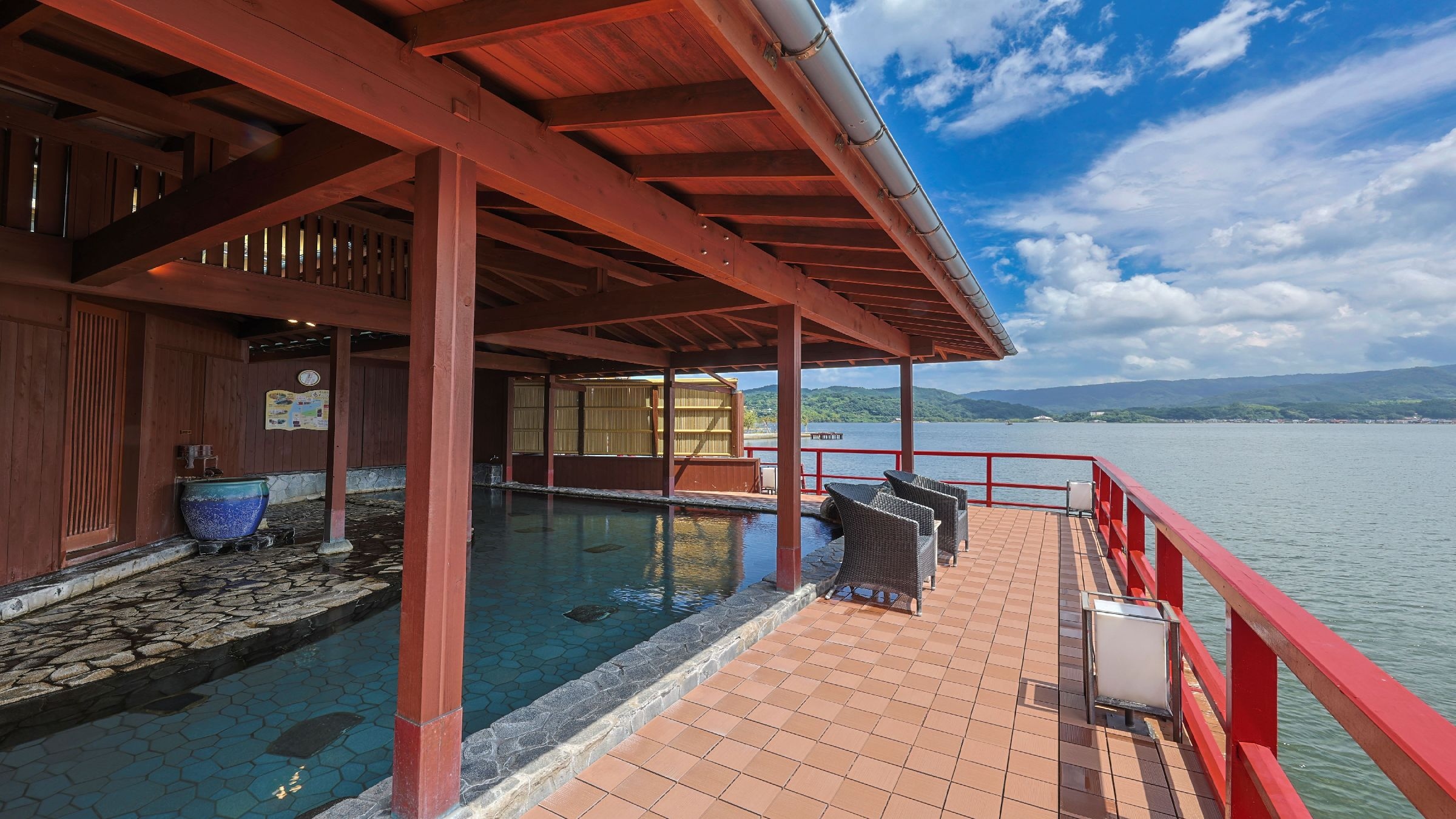 Open-air bath on the lake: Asahi no Yu