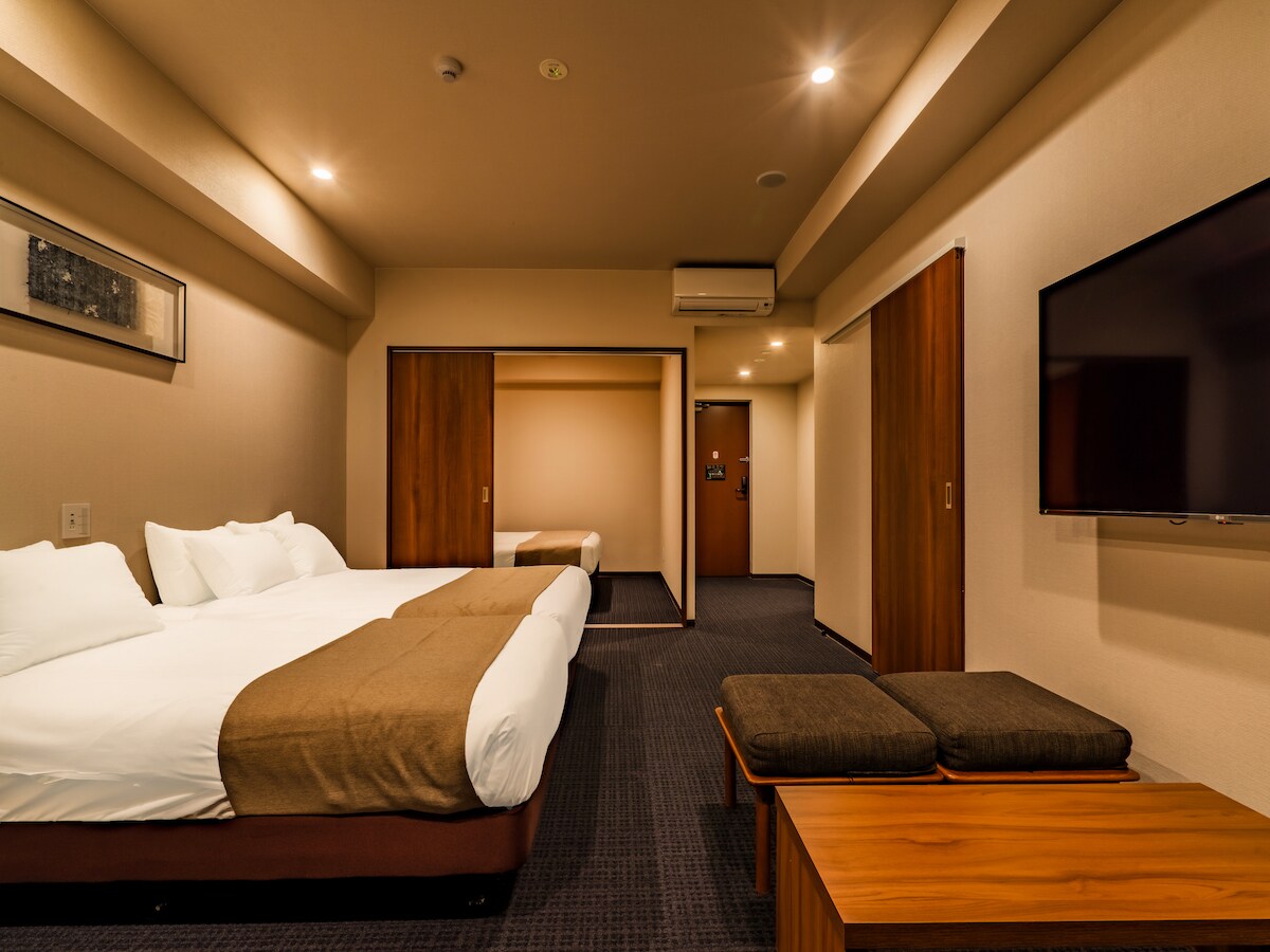 Middle and high floor deluxe suite with spa bath