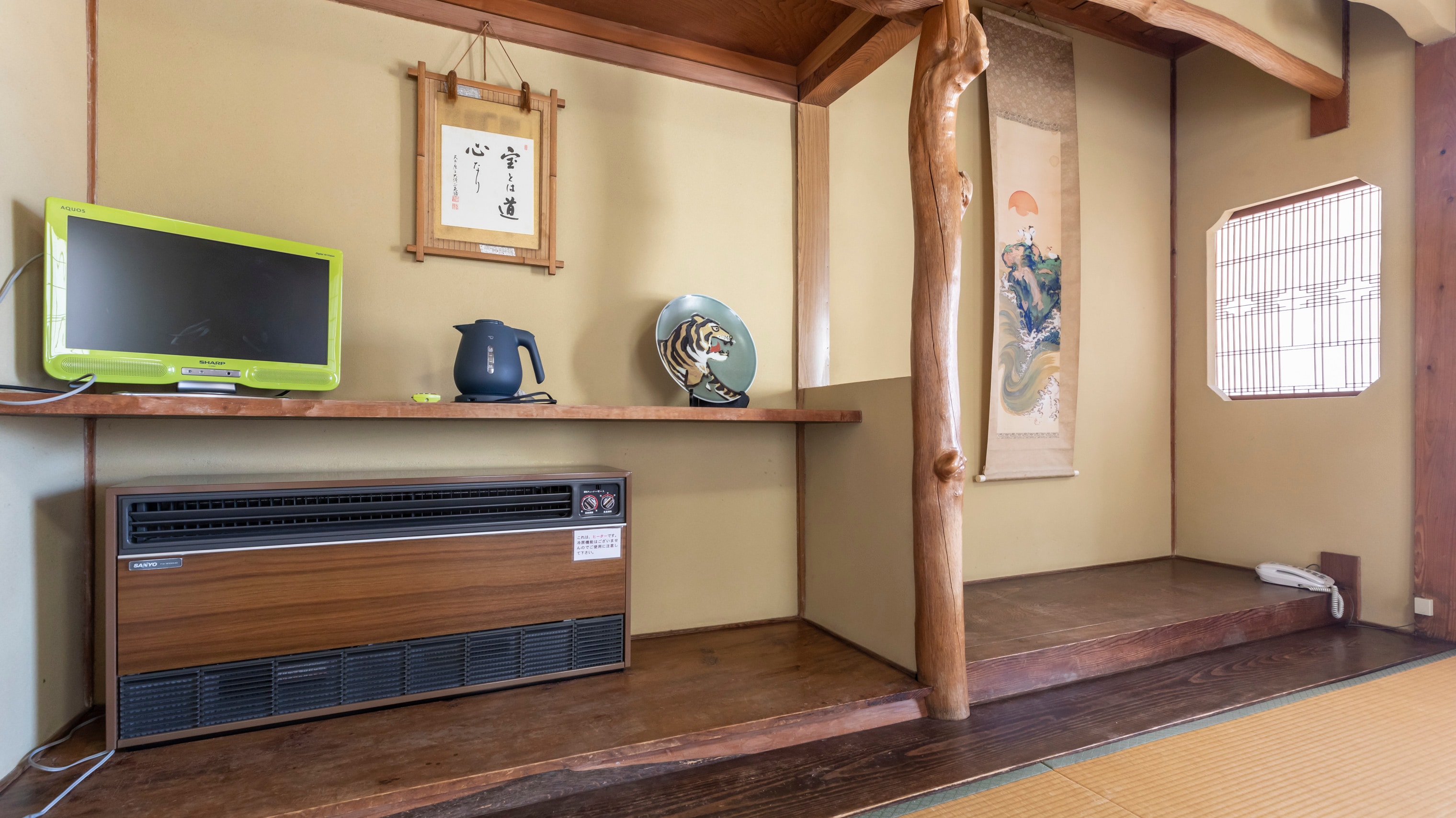 [Non-smoking] Japanese-style room for 4-5 people (shared bathroom and toilet)