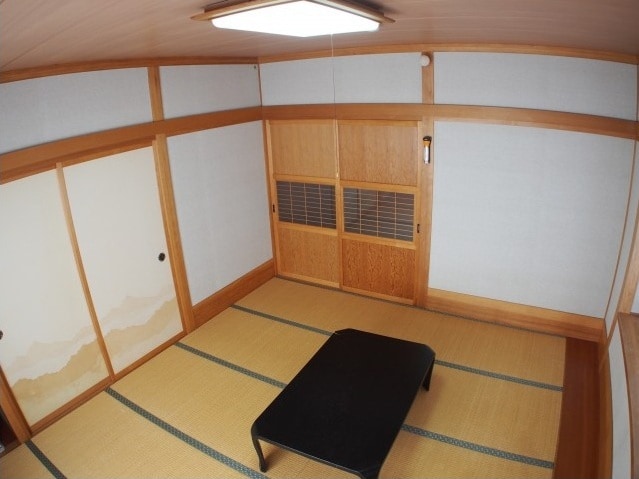 Japanese-style room