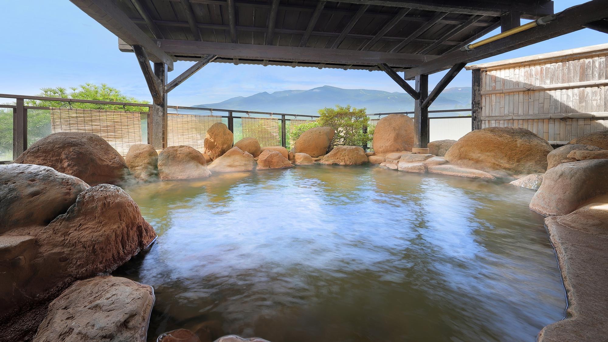 Nikmati perjalanan sehari ke Togatta Onsen dengan pemandian terbuka di "Yunosato"