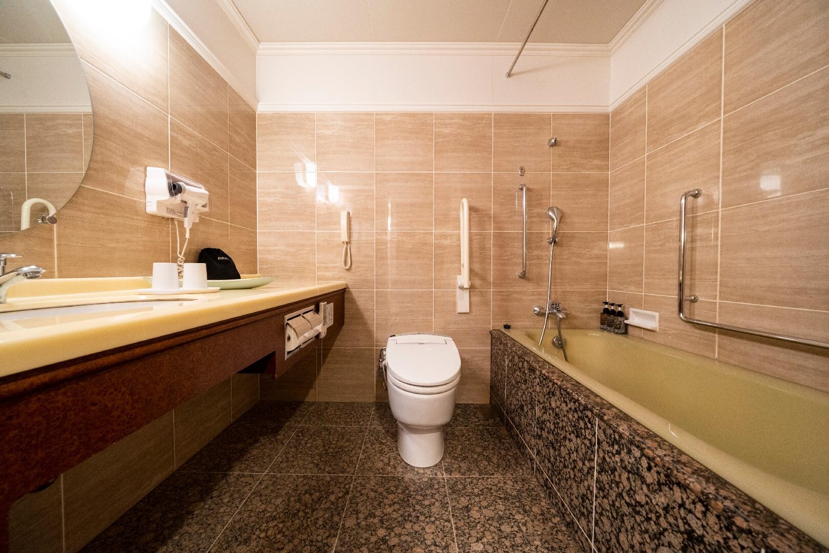 Superior King Bathroom Photo
