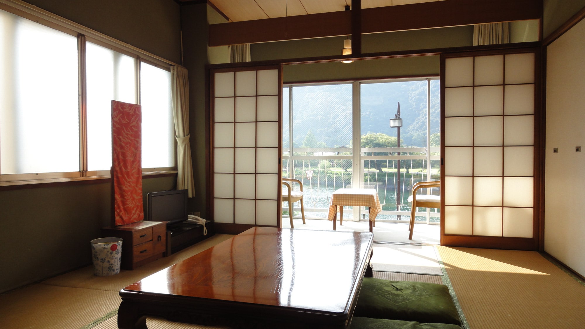 *[Example of an 8 tatami Japanese-style room] Please relax and unwind.