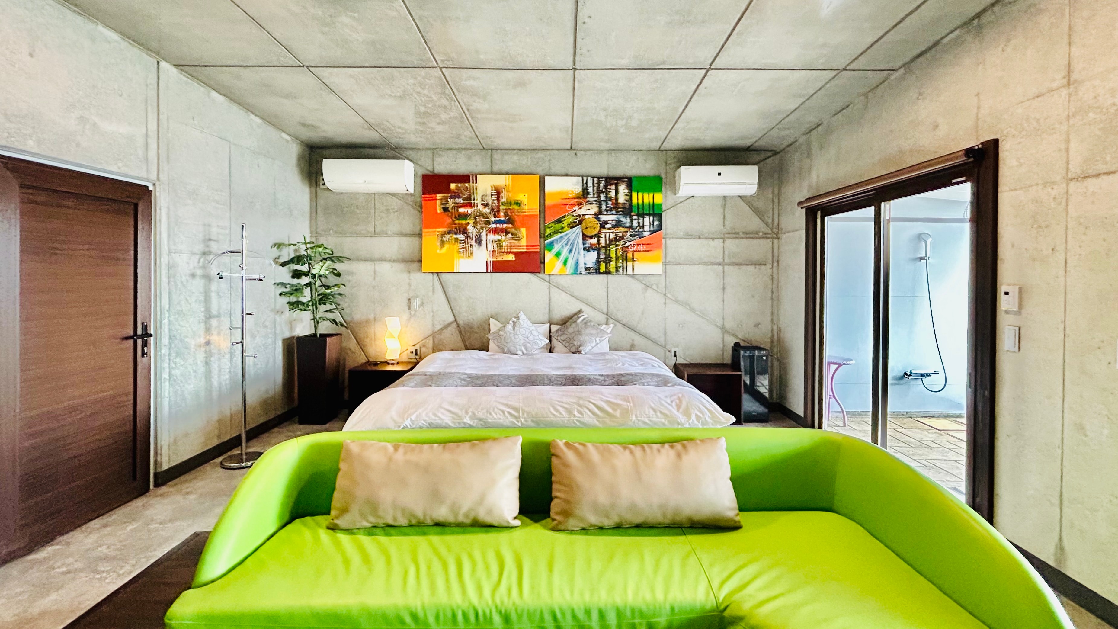 Western-style annex *Theme colors vary depending on the guest room.