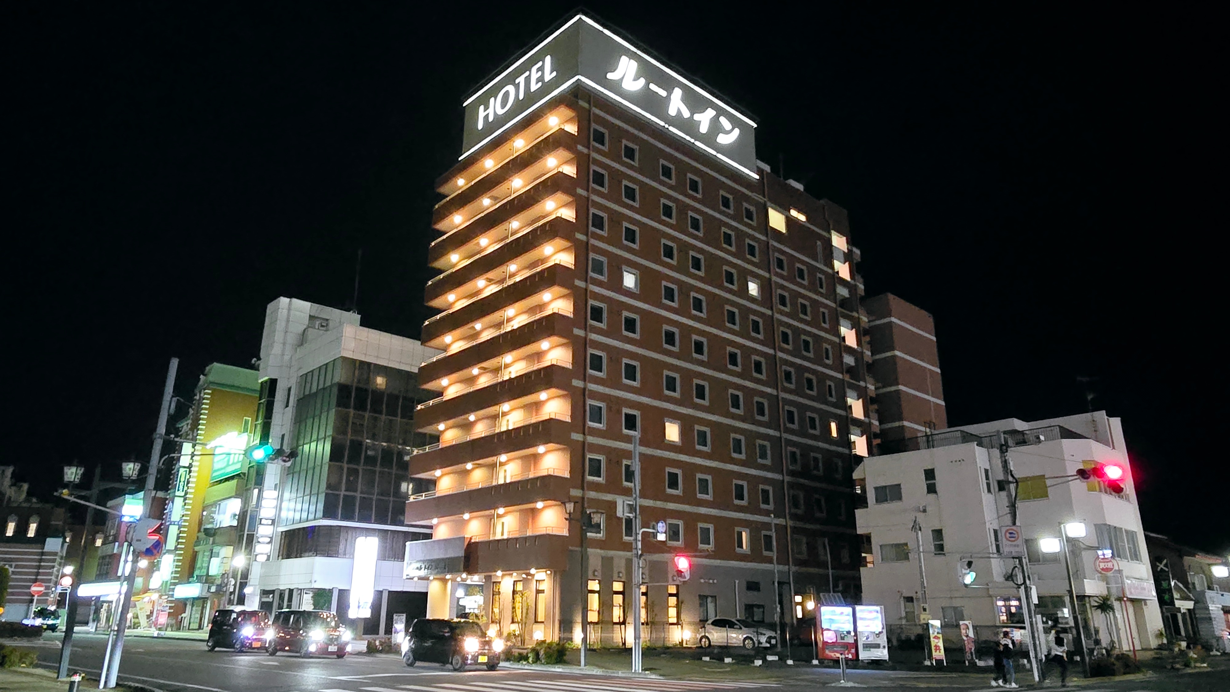 ホテル外観(夜）