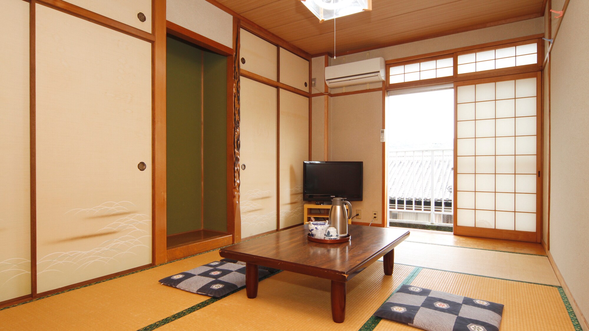 [Ruang bergaya Jepang 6 tatami]