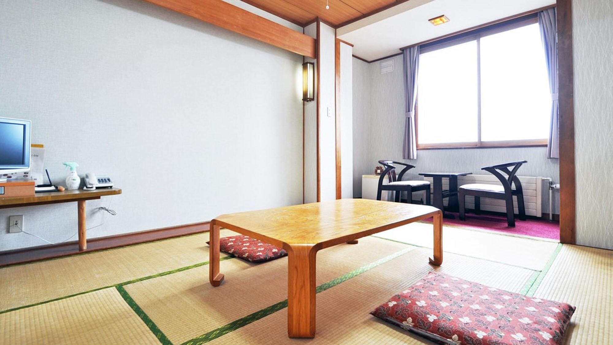 【本館日式房間 8張榻榻米】最多可入住3人。 *主樓無電梯