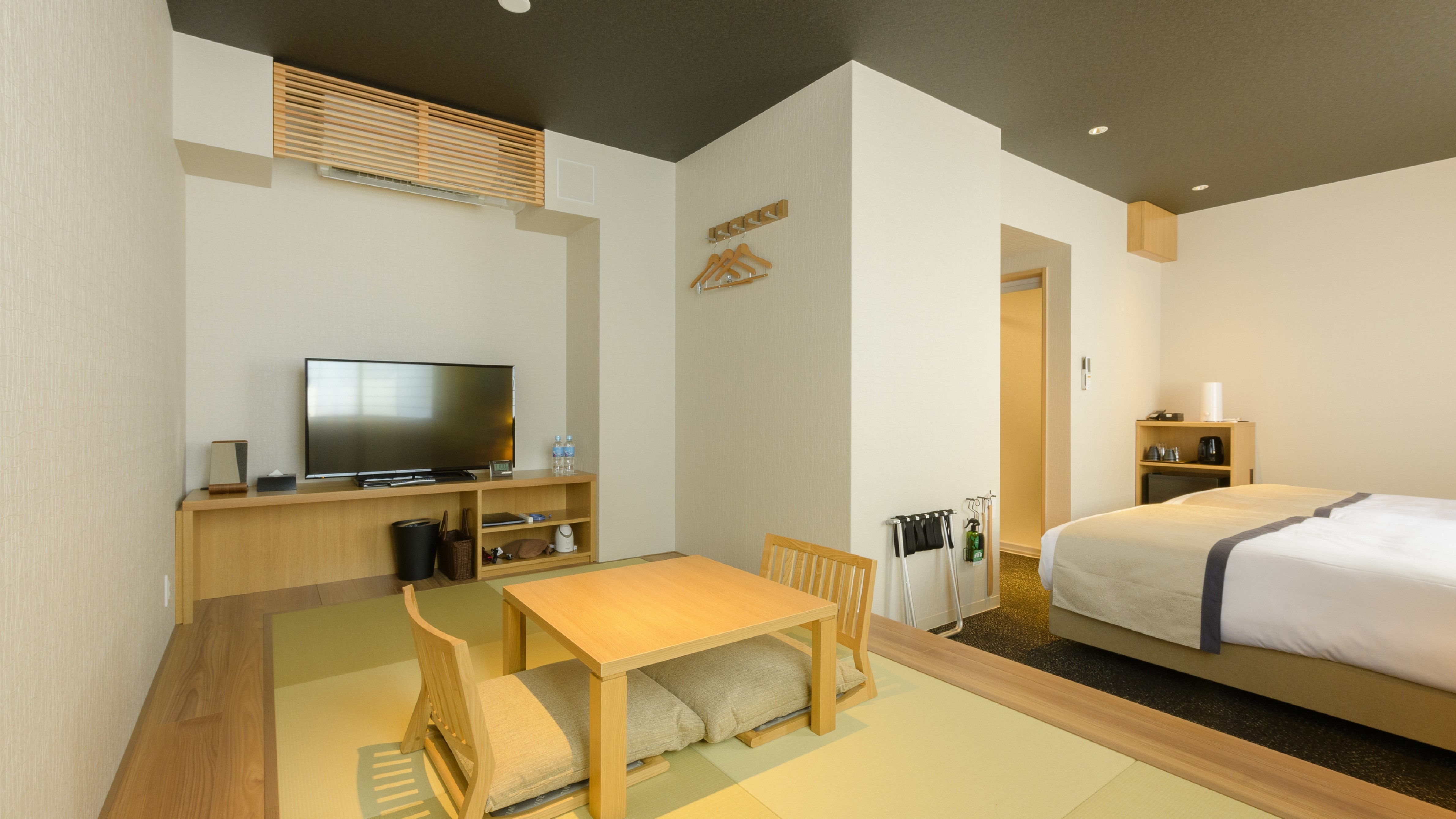 Premium Japanese Modern Twin A (2-5 people)