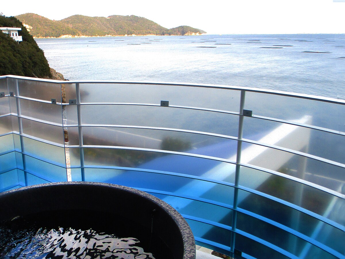 [Family Japanese and Western rooms] Guest room open-air bath