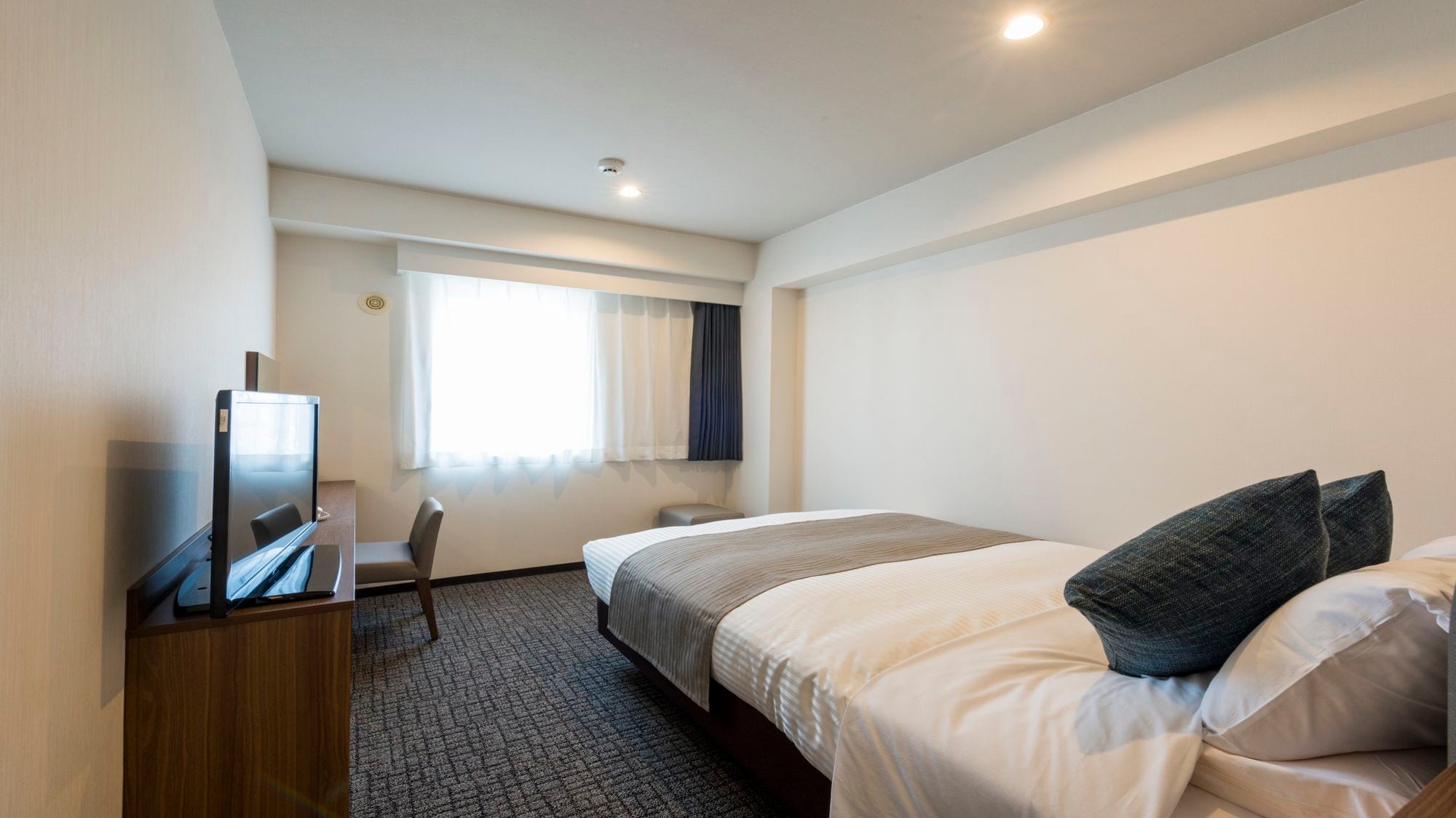 [ห้องพัก] Standard double (14㎡) / เตียงขนาดกว้าง 140 ซม. / Wi-Fi / TV