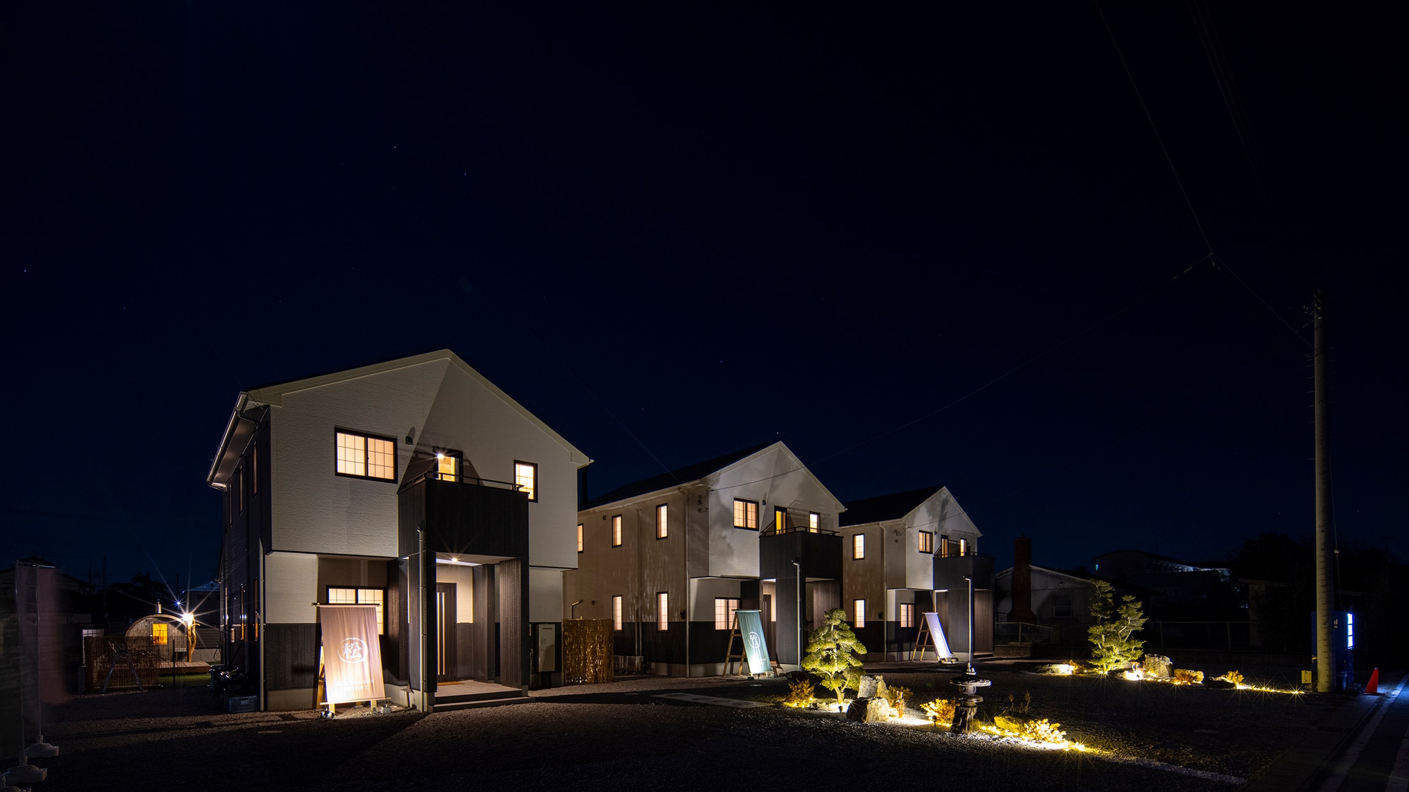 [Exterior] It is possible to use two or three buildings together, so a maximum of 24 people can stay.