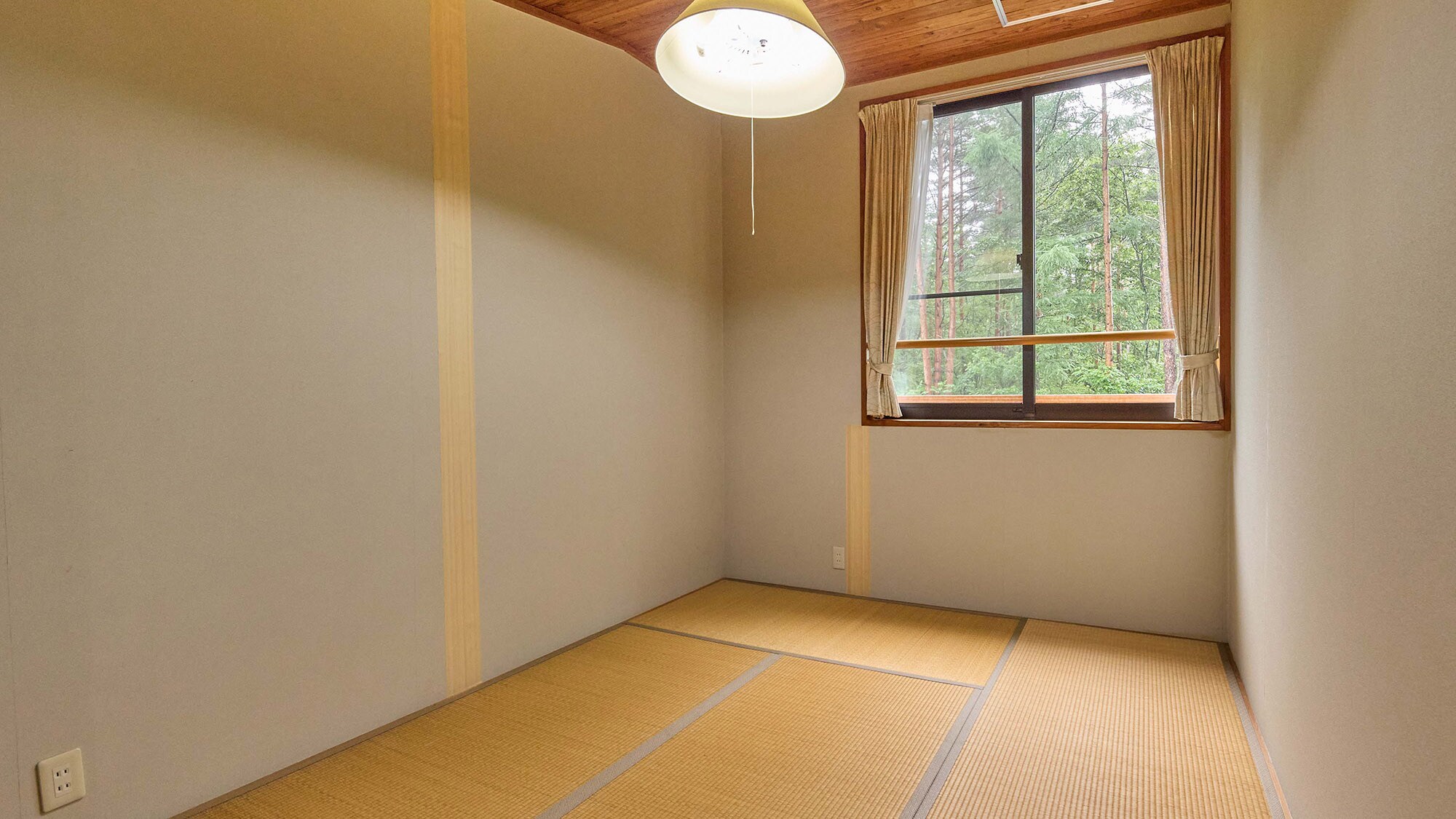 ・[Shionboshi] There are two Japanese-style bedrooms on the second floor. Up to three people can sleep here.