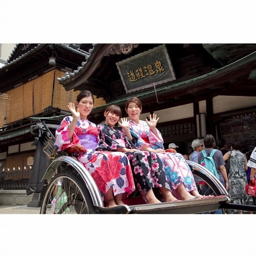 3 women riding a rickshaw (overall)