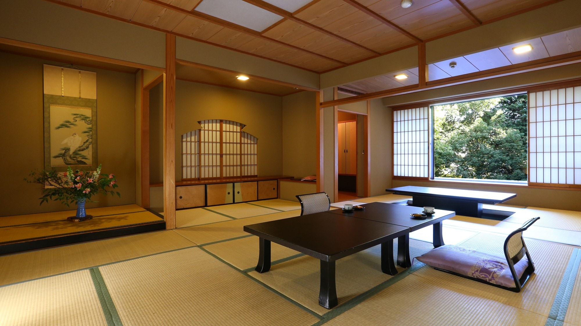 ◇ [Seiryuukaku] A purely Japanese style of architecture, "Sukiya-zukuri," which is not lavishly decorated but values harmony with nature.