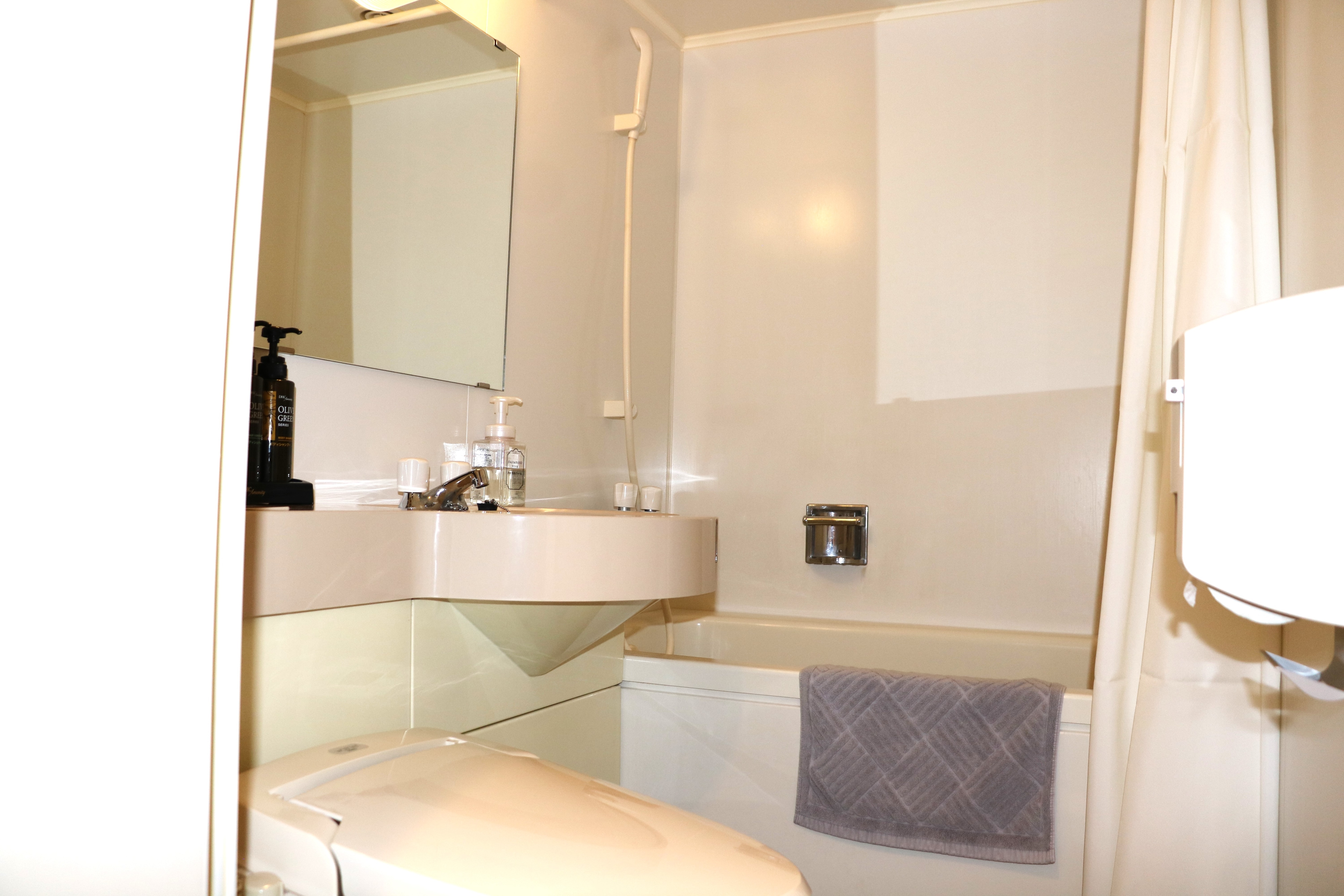 Double Room (D6) Train View (Unit Bath)