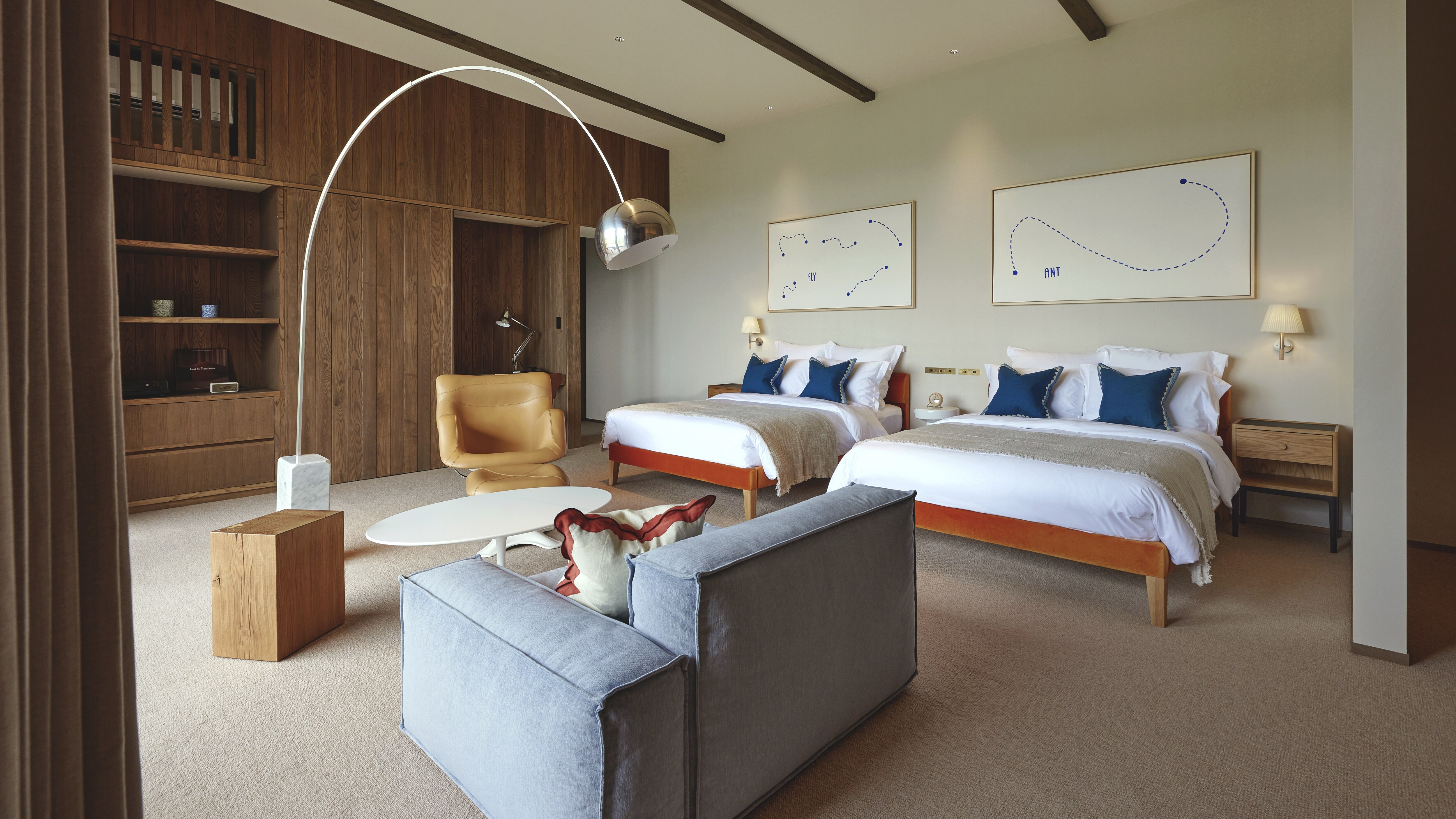 [204] A guest room inspired by designer Terence Conran