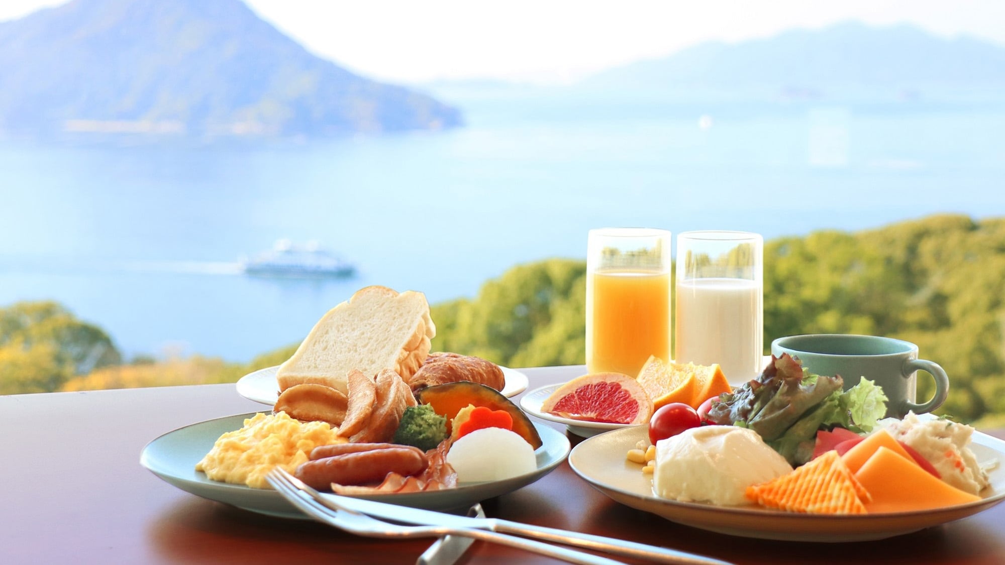 Breakfast: Enjoy Setouchi breakfast while looking at the beautiful view of the Seto Inland Sea (*Japanese/Western buffet image)