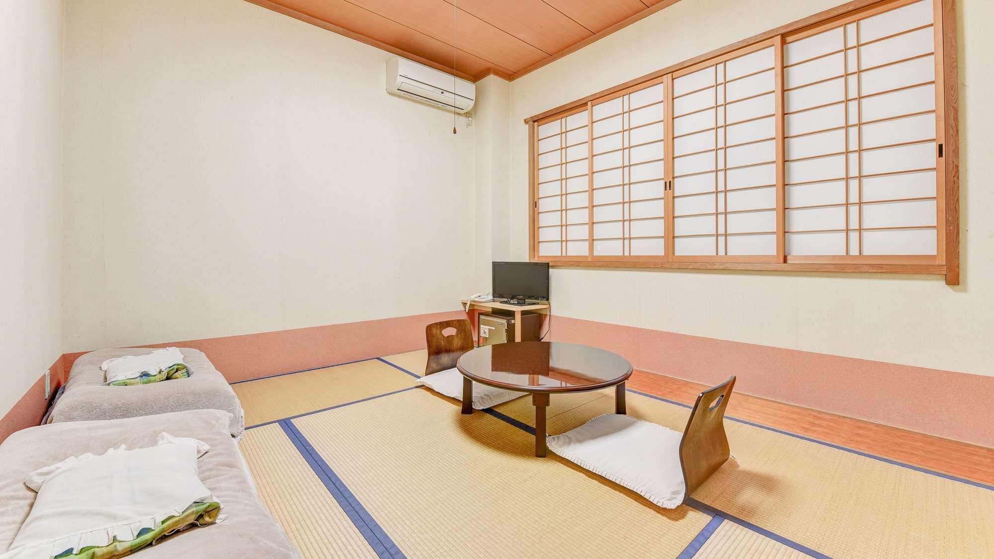 * ห้องสไตล์ญี่ปุ่น 6 เสื่อทาทามิ / พักผ่อนในวันหยุดในห้องที่มีกลิ่นเสื่อทาทามิจางๆ เหมาะสำหรับคู่รักและคู่รักที่มาพัก!