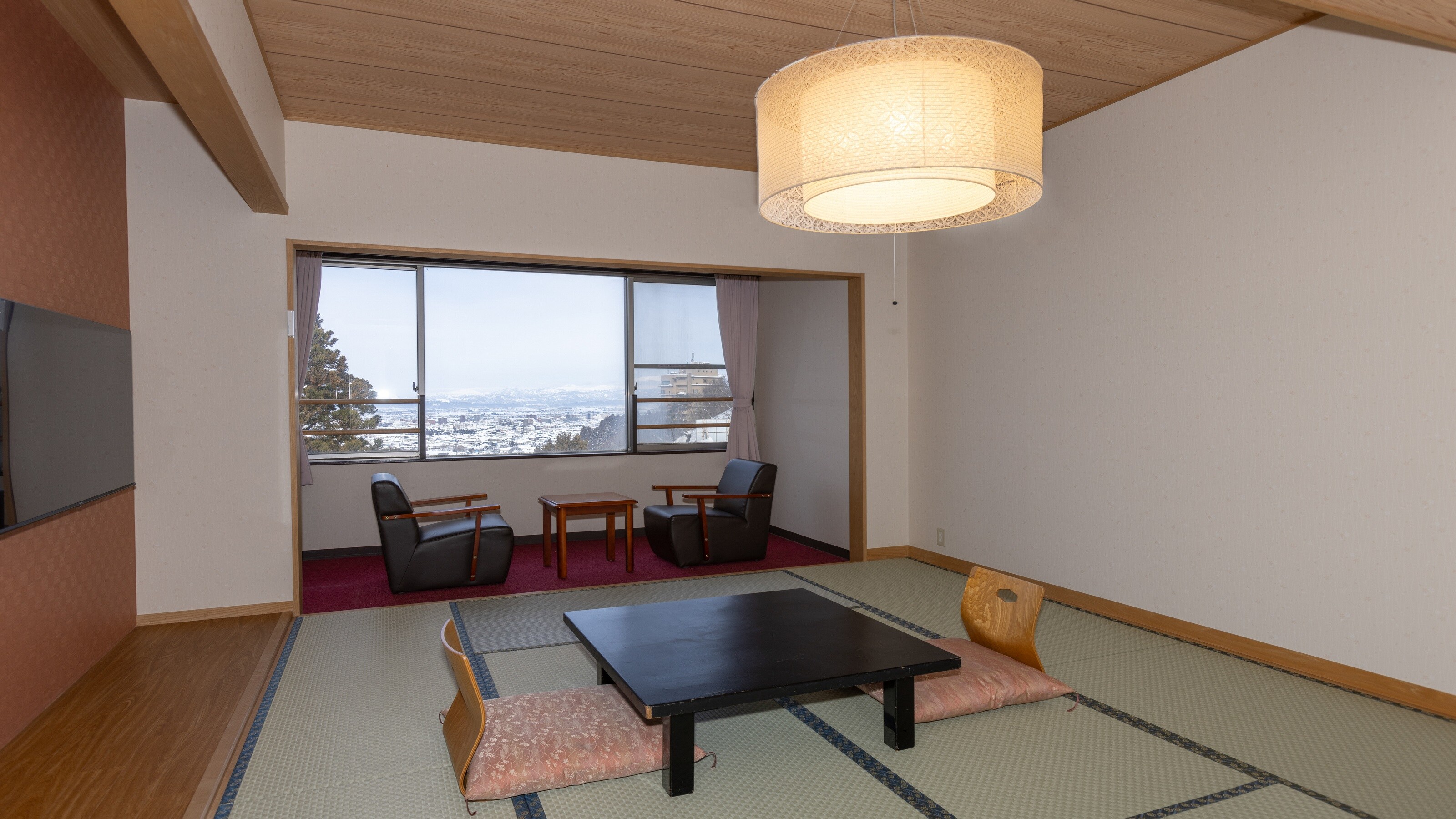 High floor street view room