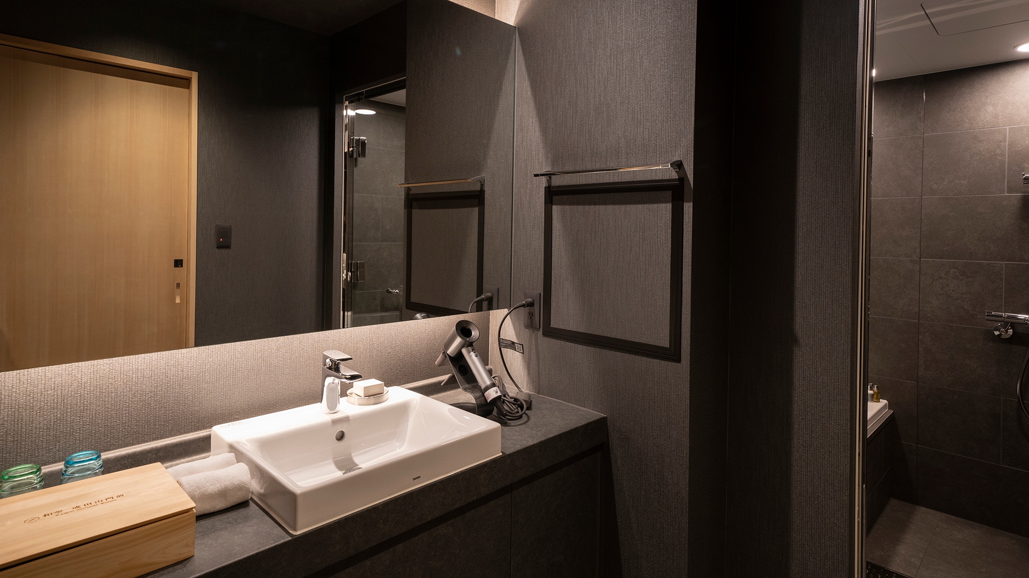 [Bathroom] A chic bathroom equipped with a Dyson hairdryer and high-quality toiletries