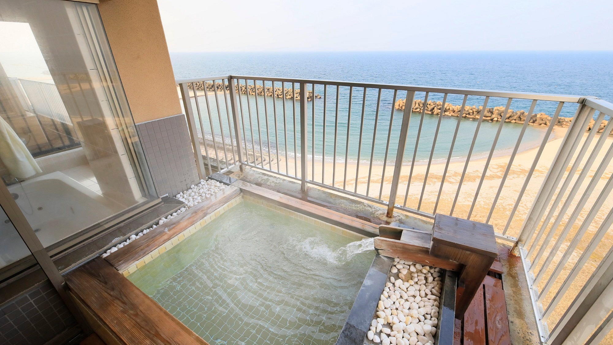[With open-air bath and panoramic jacuzzi] Japanese-Western twin room / 70 m2 (example)