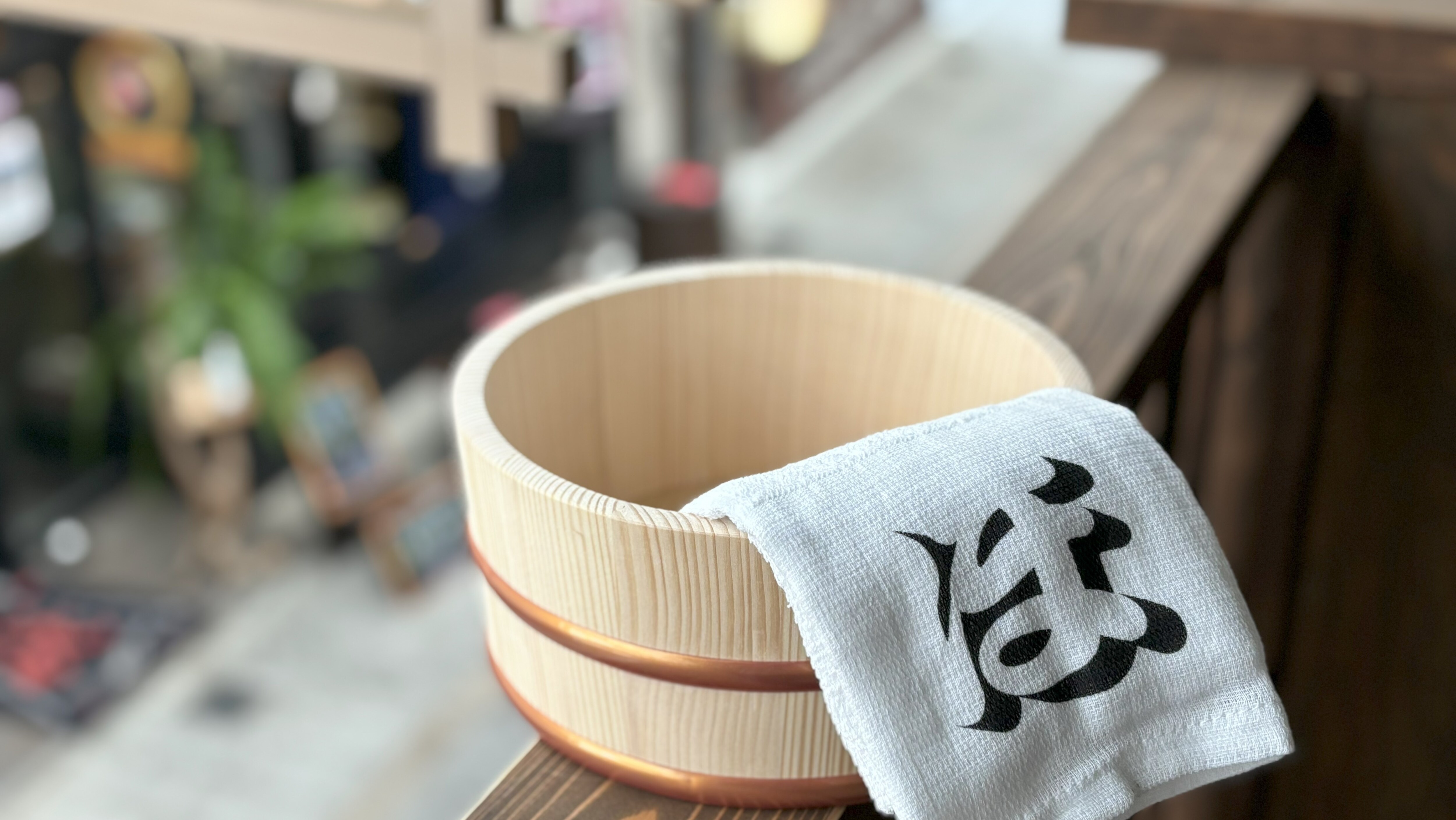 為放鬆沐浴計畫而設計的原創水桶和毛巾