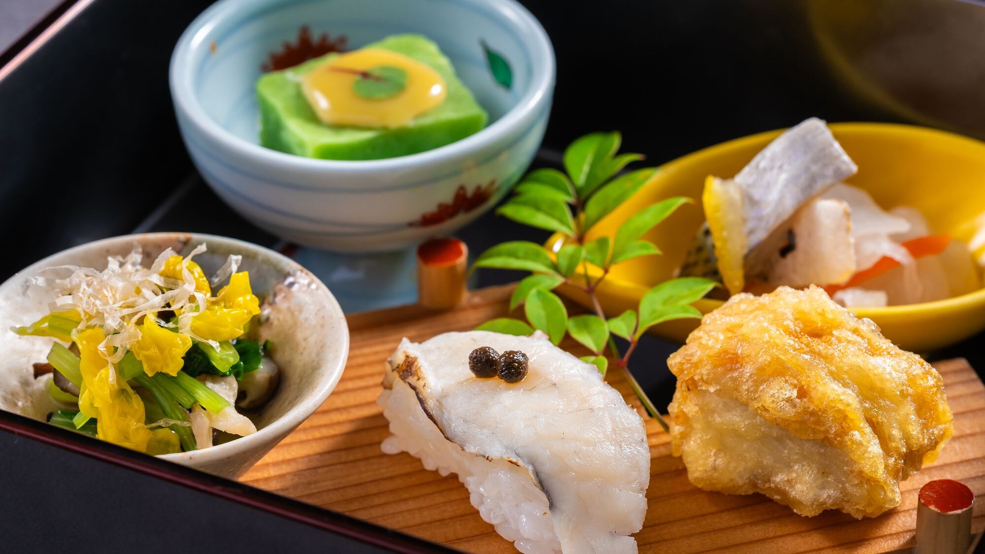 [Land's Blessings Kaiseki] ฤดูหนาว (ธันวาคม 2568 - กุมภาพันธ์ 2569) อาหารเรียกน้ำย่อย: เต้าหู้ผักโขมชิคุโกะ, ซูชิปลาปักเป้าย่าง