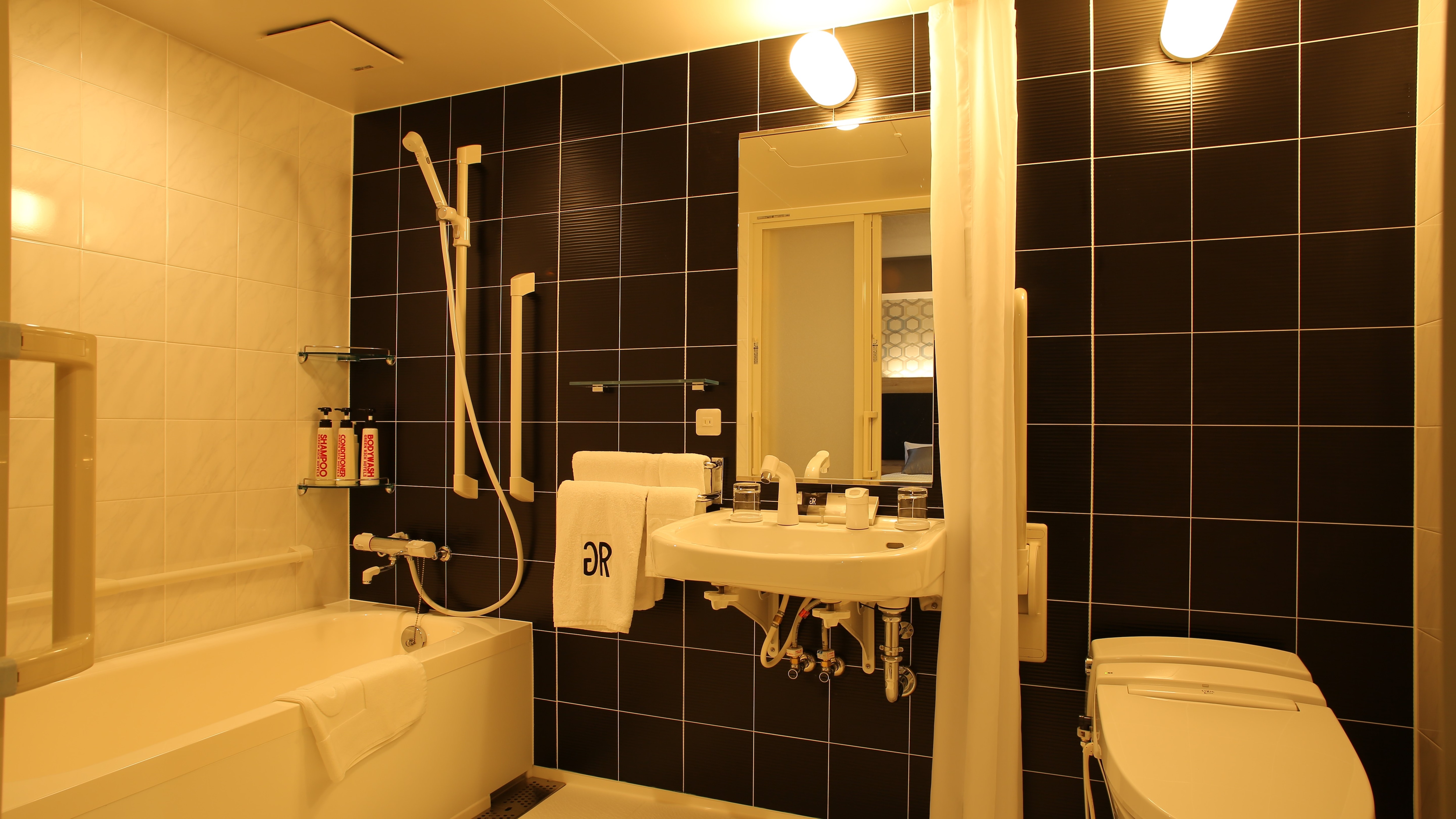 Universal room unit bath