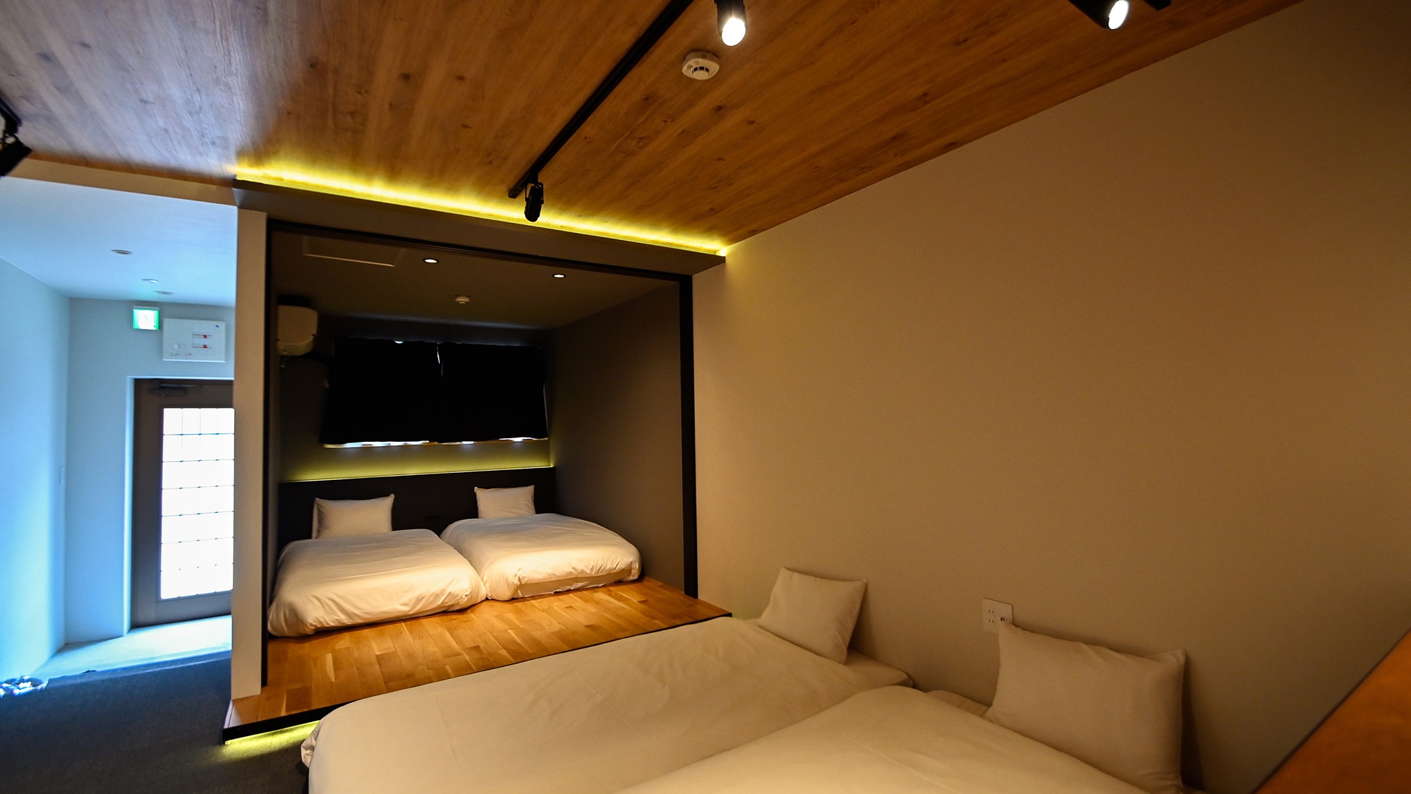 [Capacity for 6 people: Superior (Rest in the room)]N