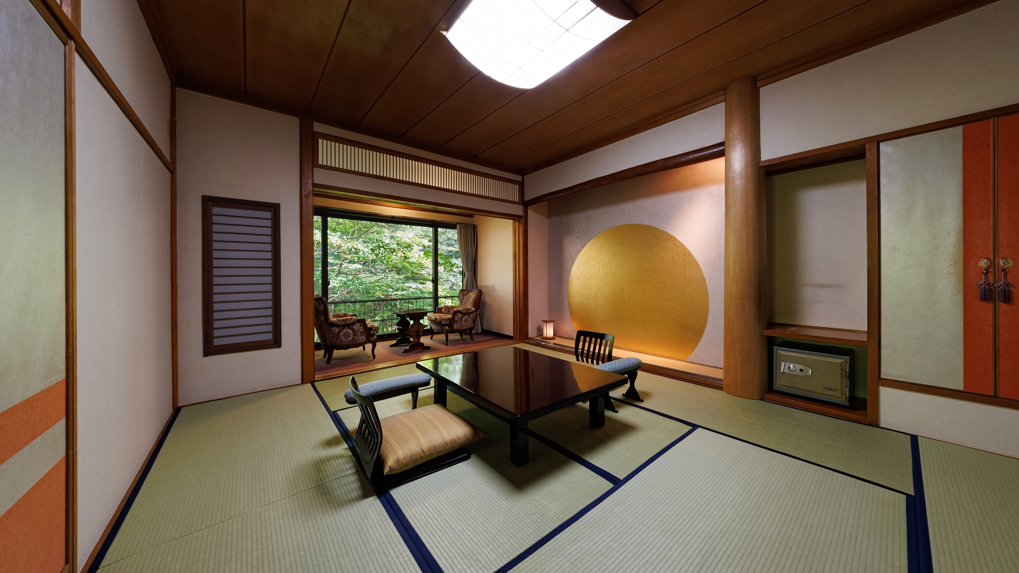 ■ [Suigetsu] Main building Japanese-style room 10 tatami mats + wide veranda / View of the Japanese garden reflecting the four seasons