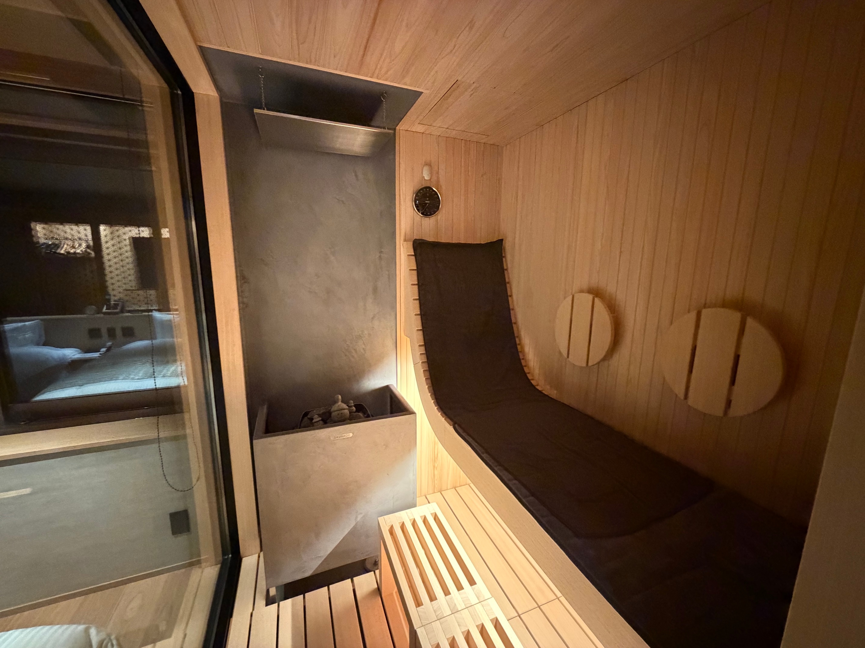 Semi-suite (private sauna)