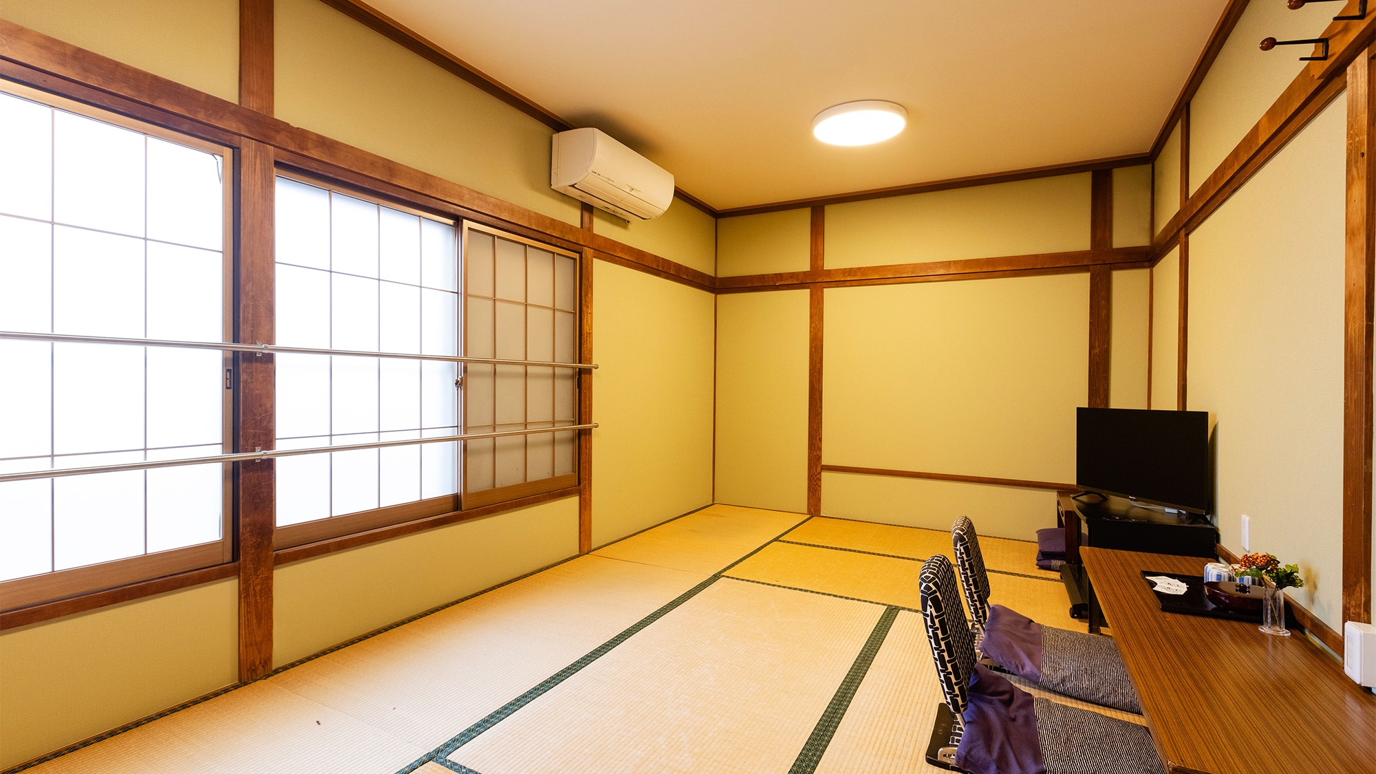 ■本館：9疊日式房間【寬敞的浴池和共用衛浴】■適合和朋友一起玩樂的地方♪赤腳放鬆身心。