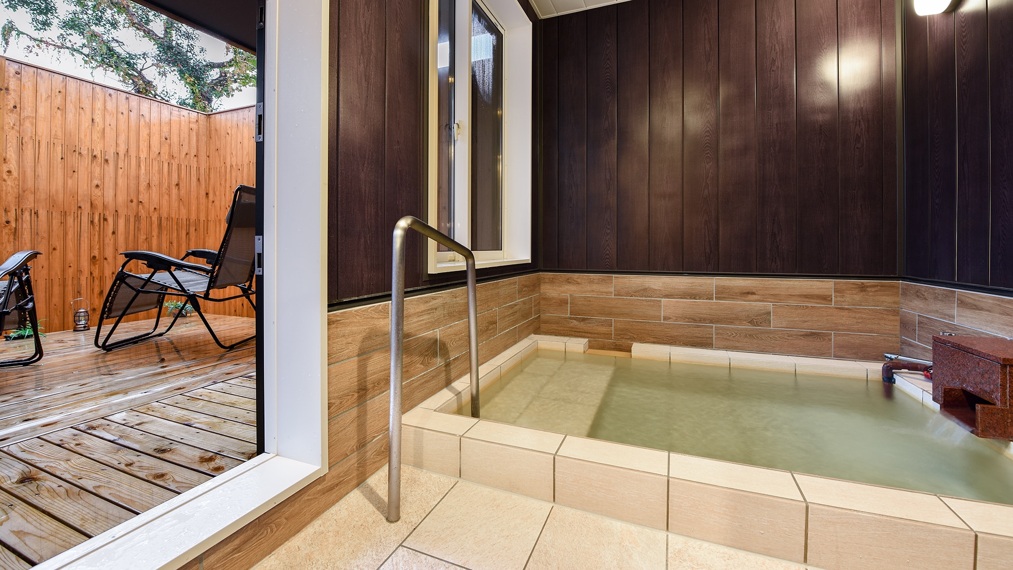 【客房浴池範例】您可以在私人空間內悠閒地享受原鶴溫泉。