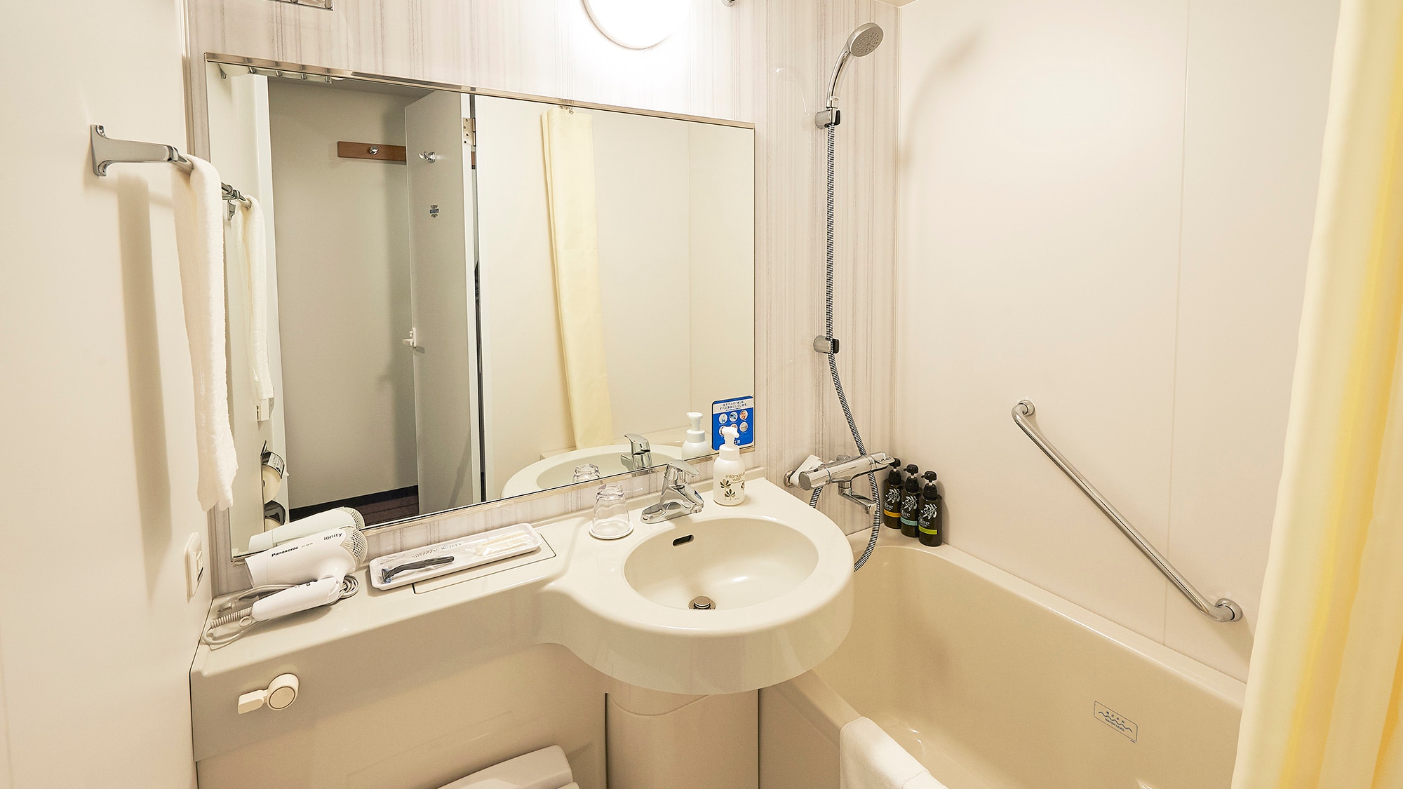 ・[Bathroom] All rooms are equipped with a unit bath (with warm water washing toilet seat)