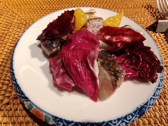 サゴシの焼霜造りとトレビス・甘夏のサラダ.jpg