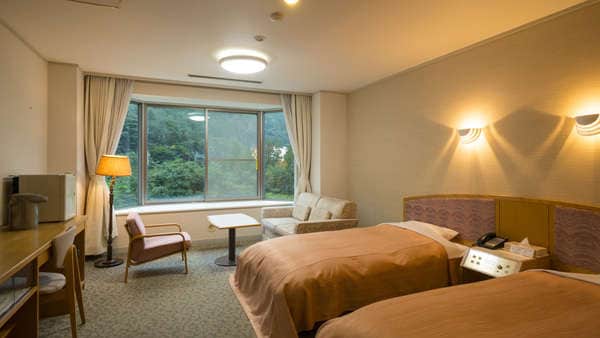 [Twin bed Western-style room with Tone River view]