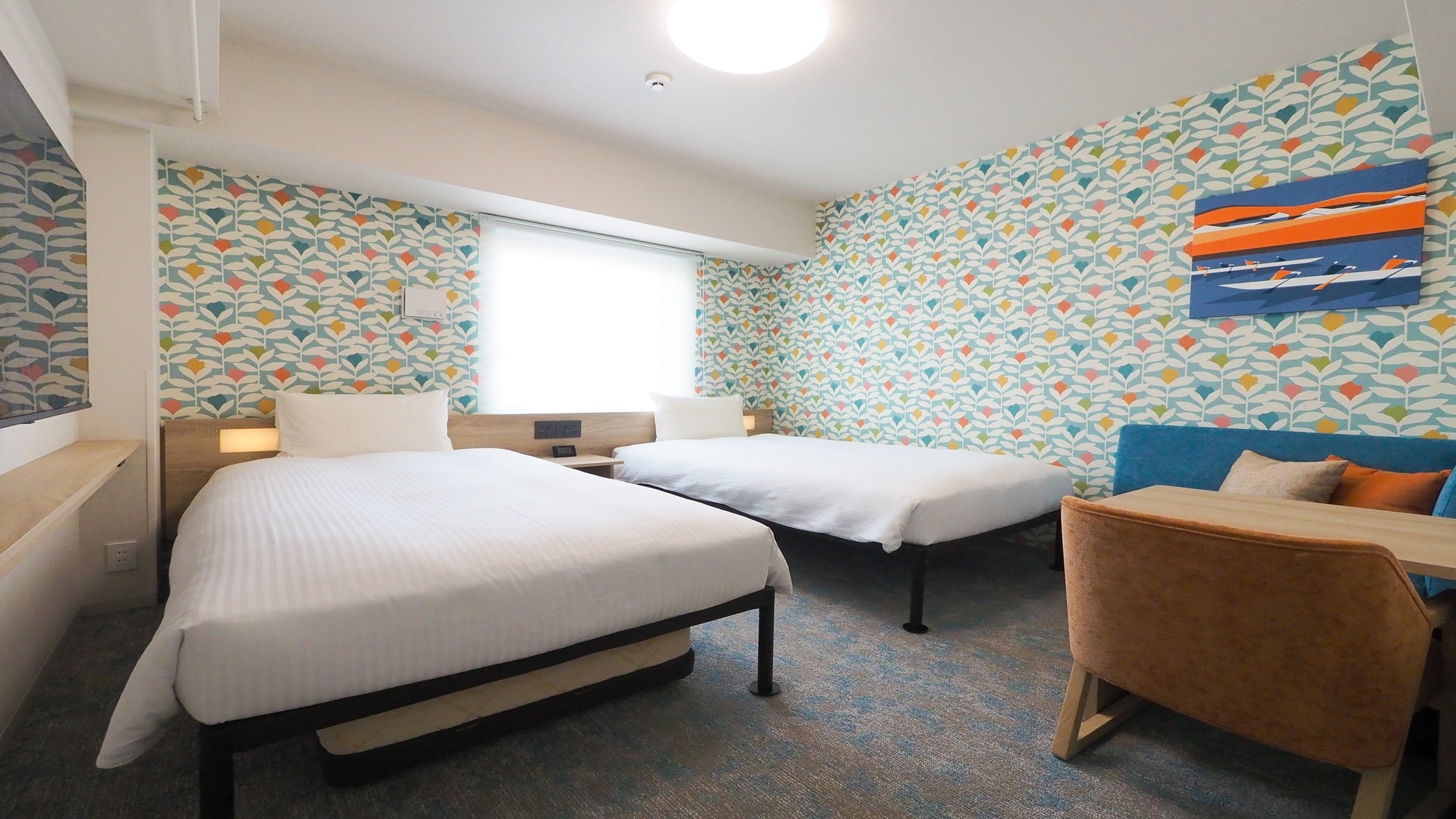 Standard twin room with washing machine and microwave