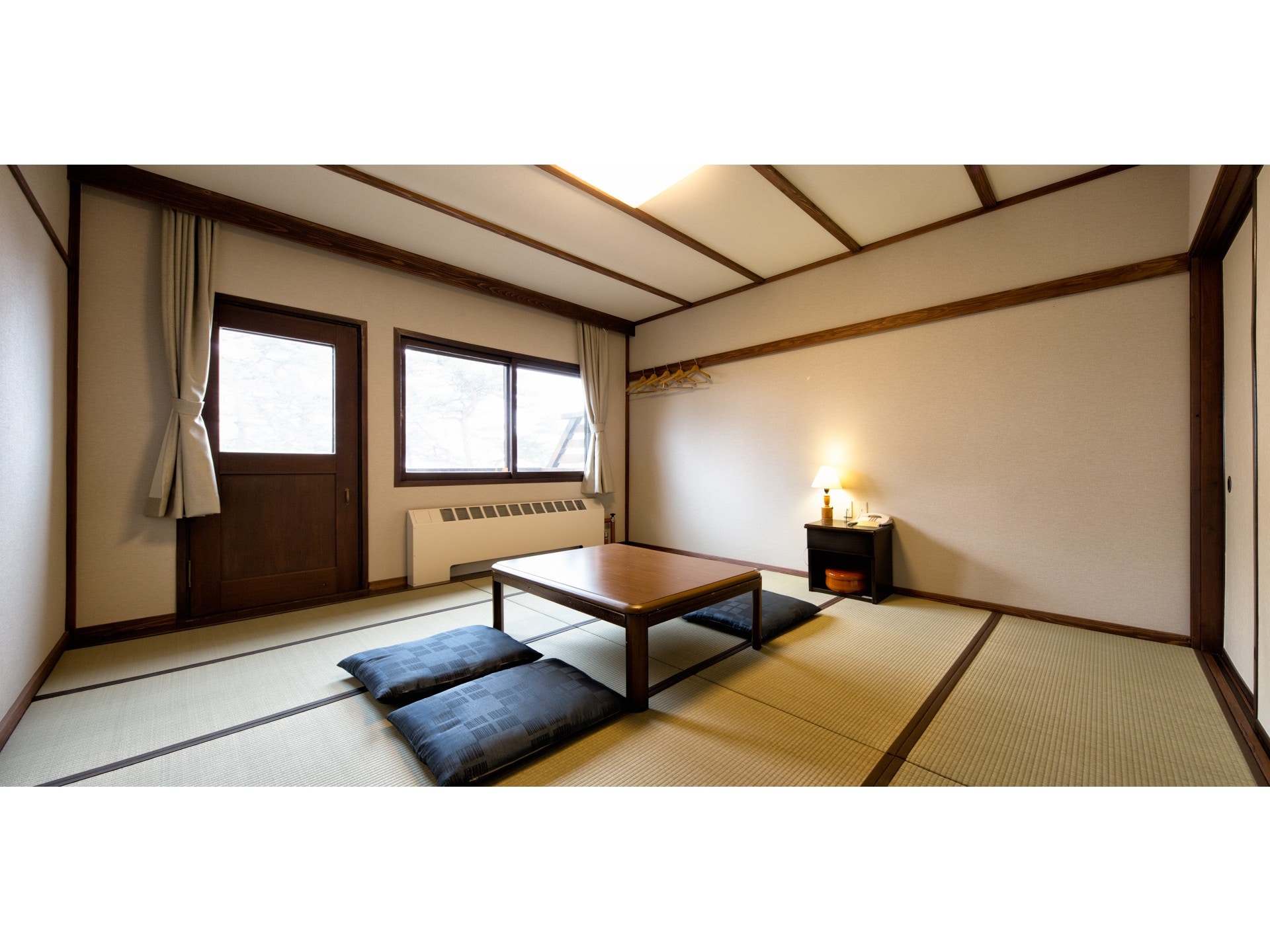 *Main building: Japanese-style room [shared bathroom and toilet] *Non-smoking room from September 2017