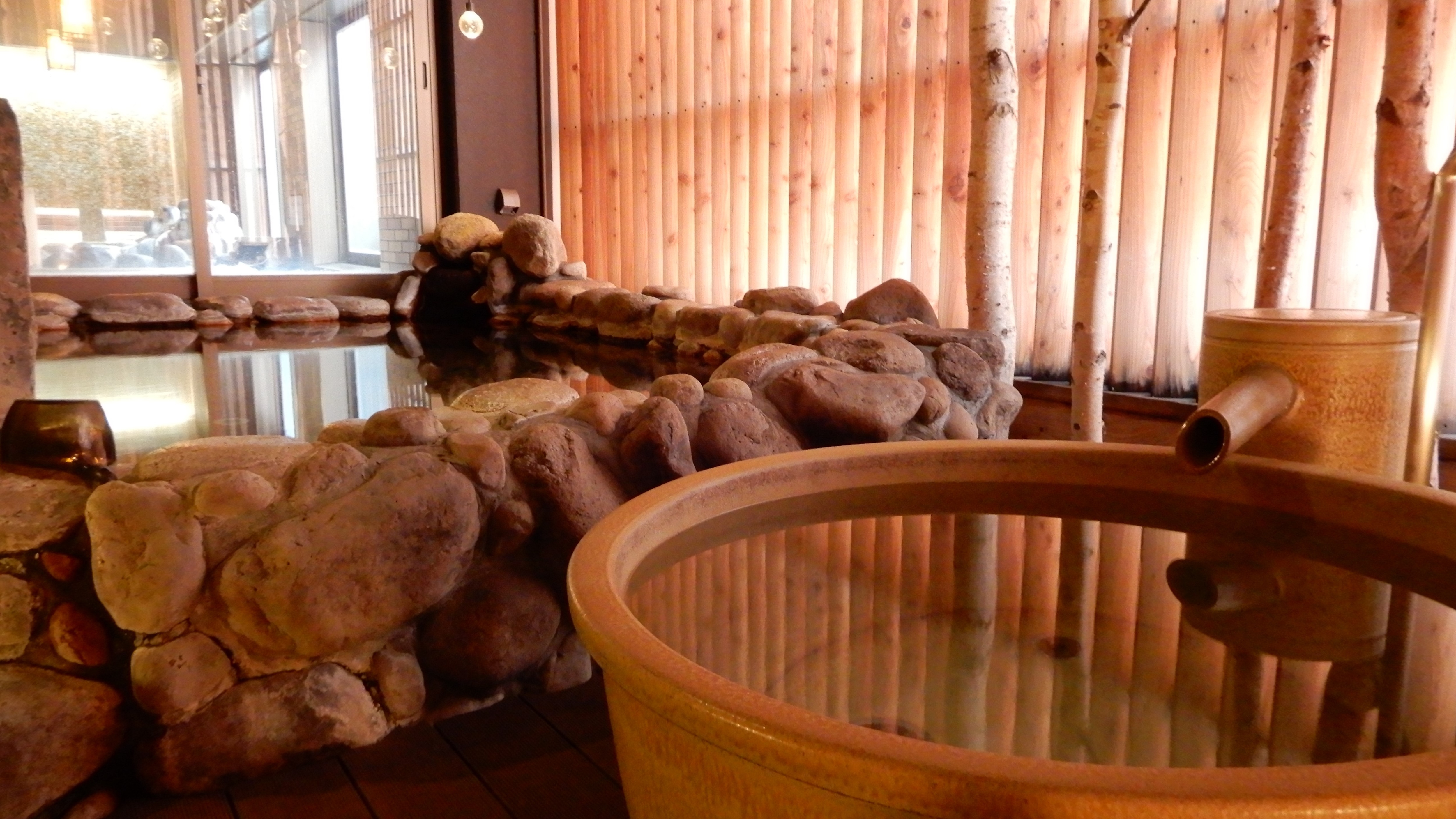 Natural hot spring [Light hot spring] (Business hours 15: 00-10: 00 the next day)