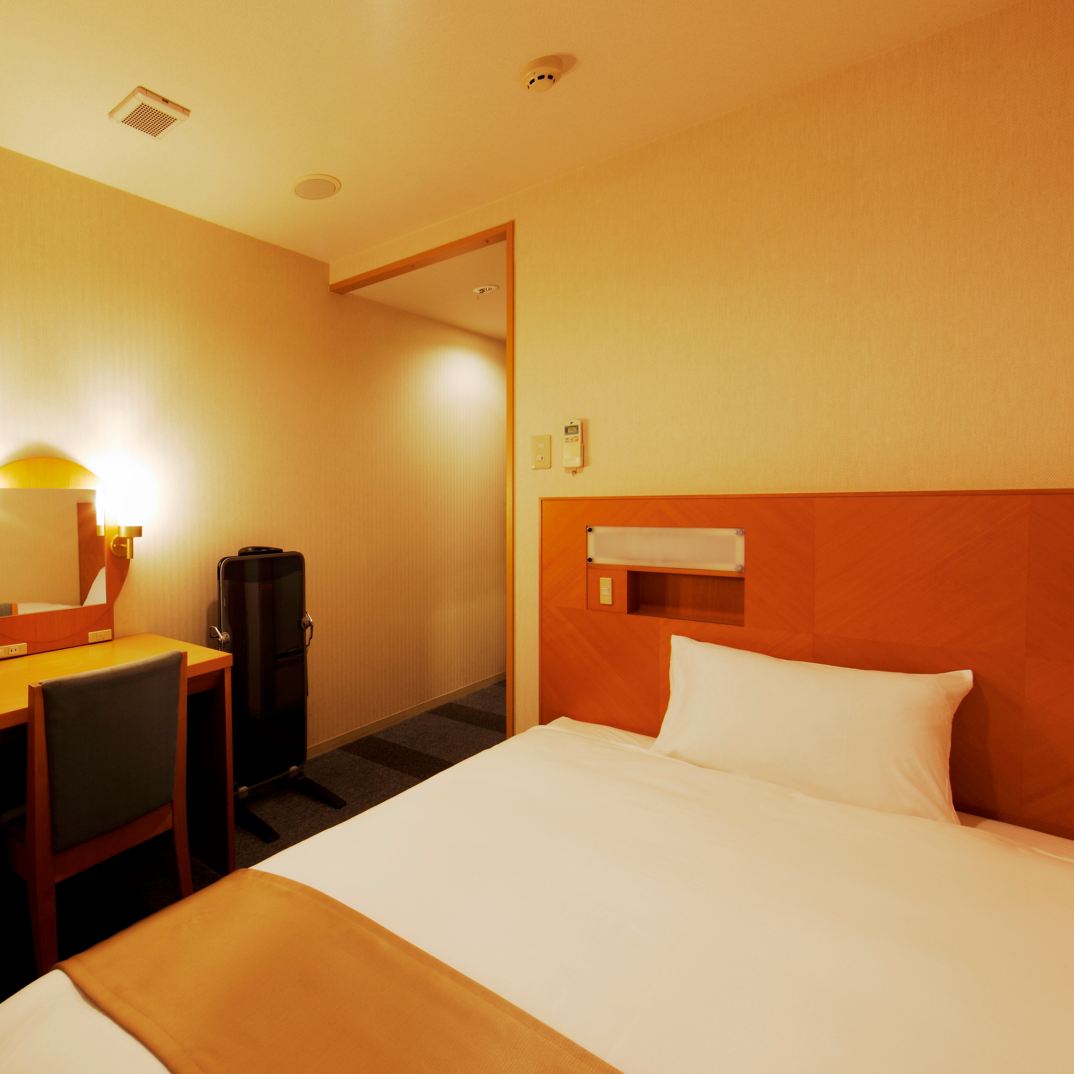 ◆ Room ◆ Double (bed width 140 cm)