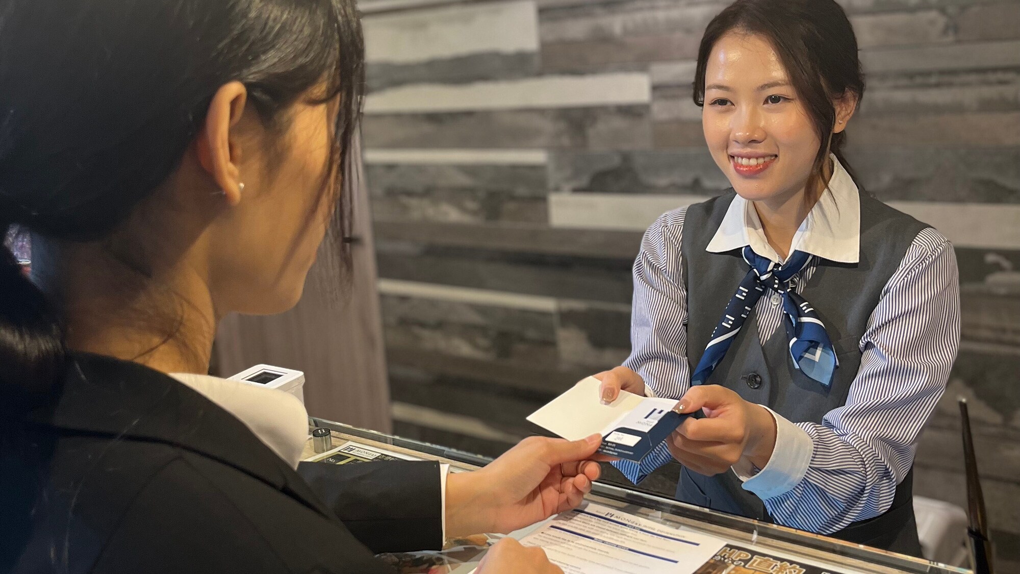 [Front desk] Staff is on-site 24 hours a day.