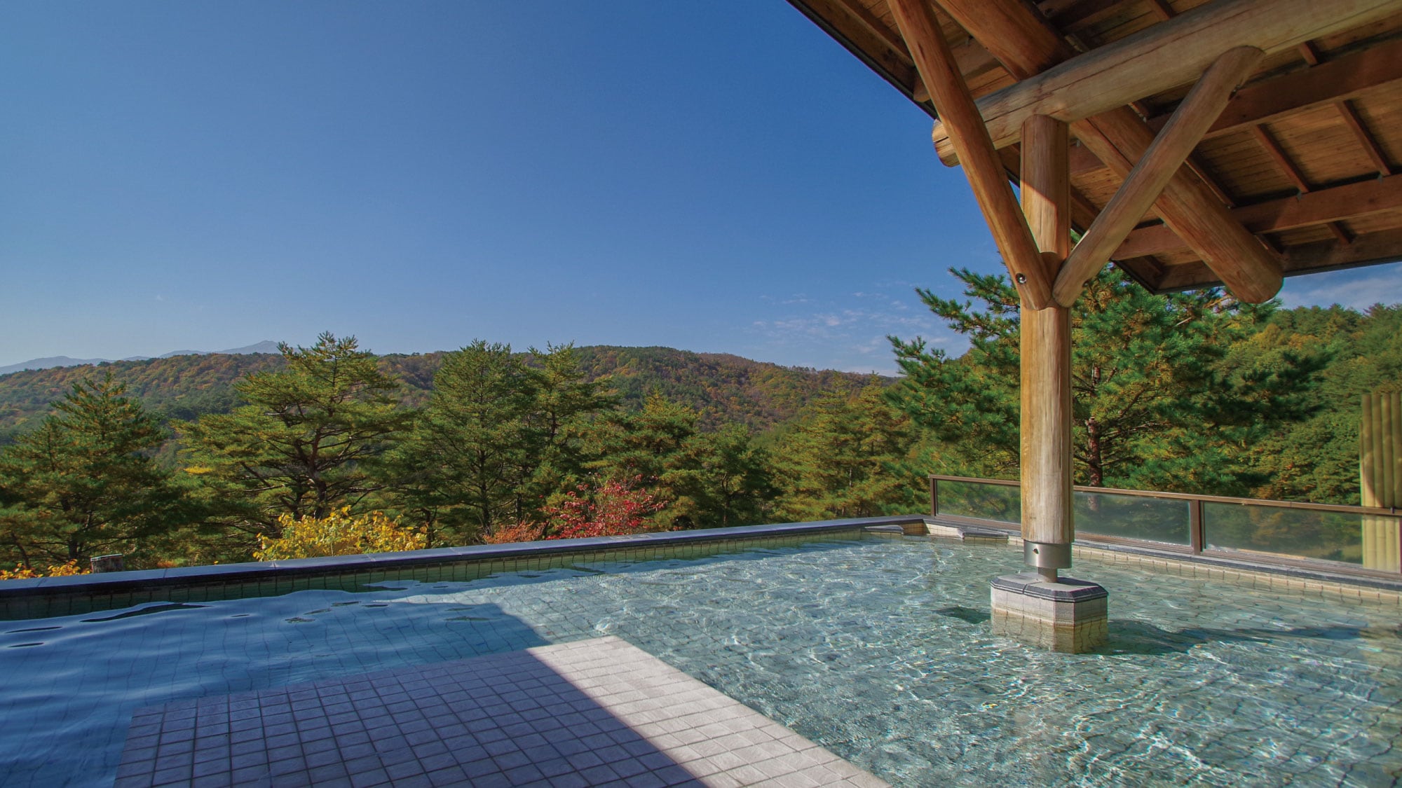Open-air bath (autumn leaves)