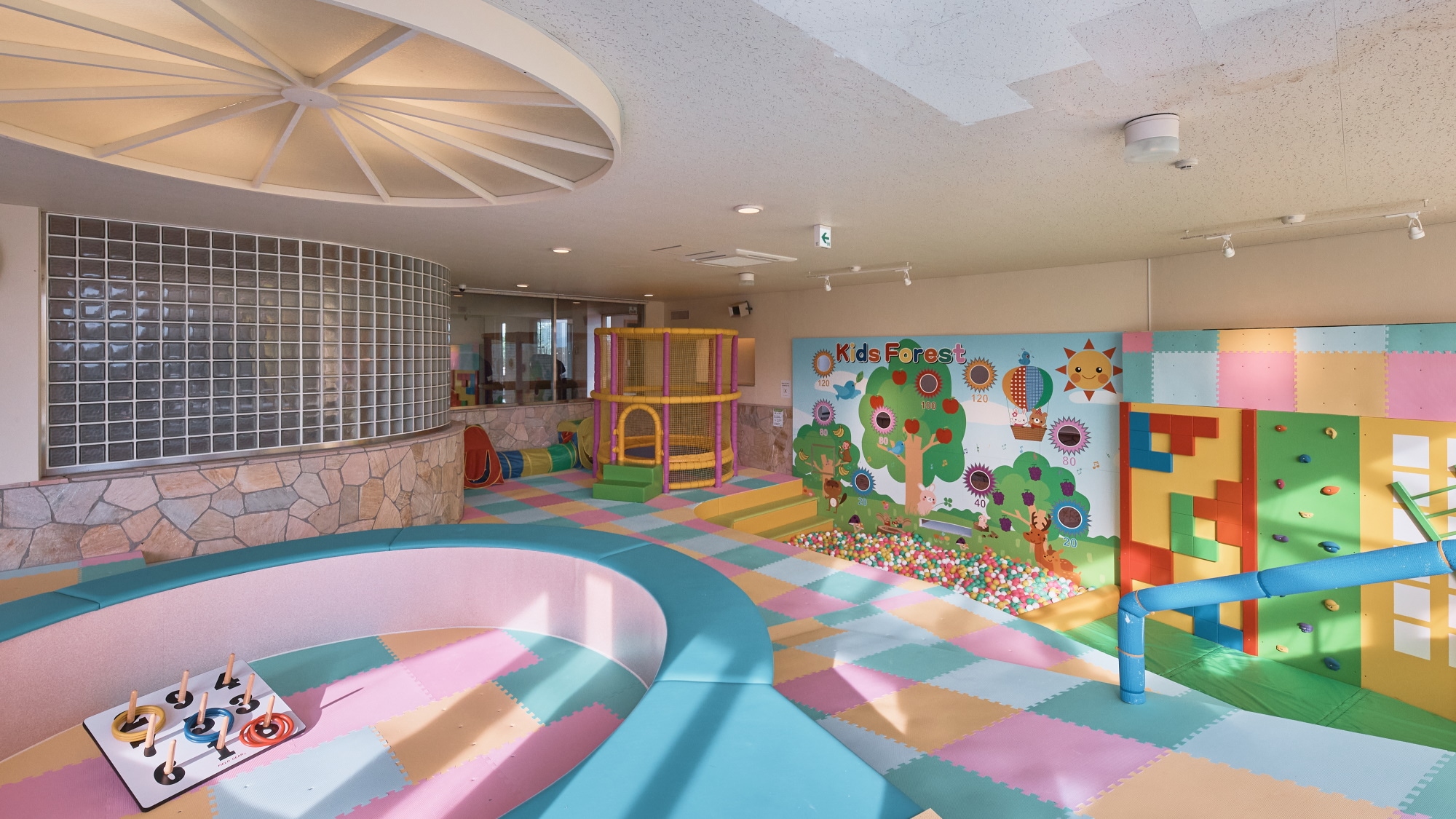 Kids playroom (charged)