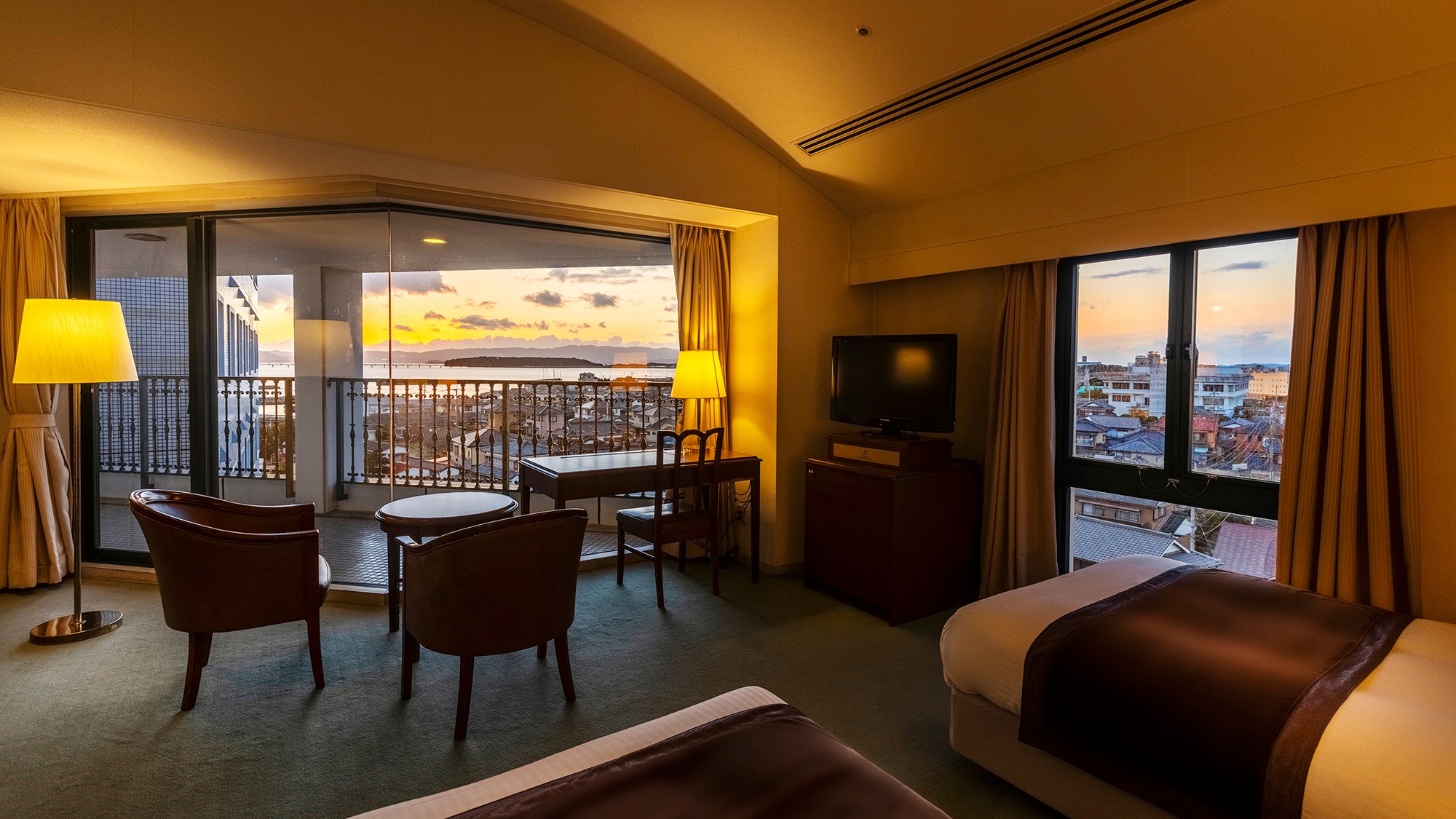 [Superior: Twin] Image is an example of a guest room