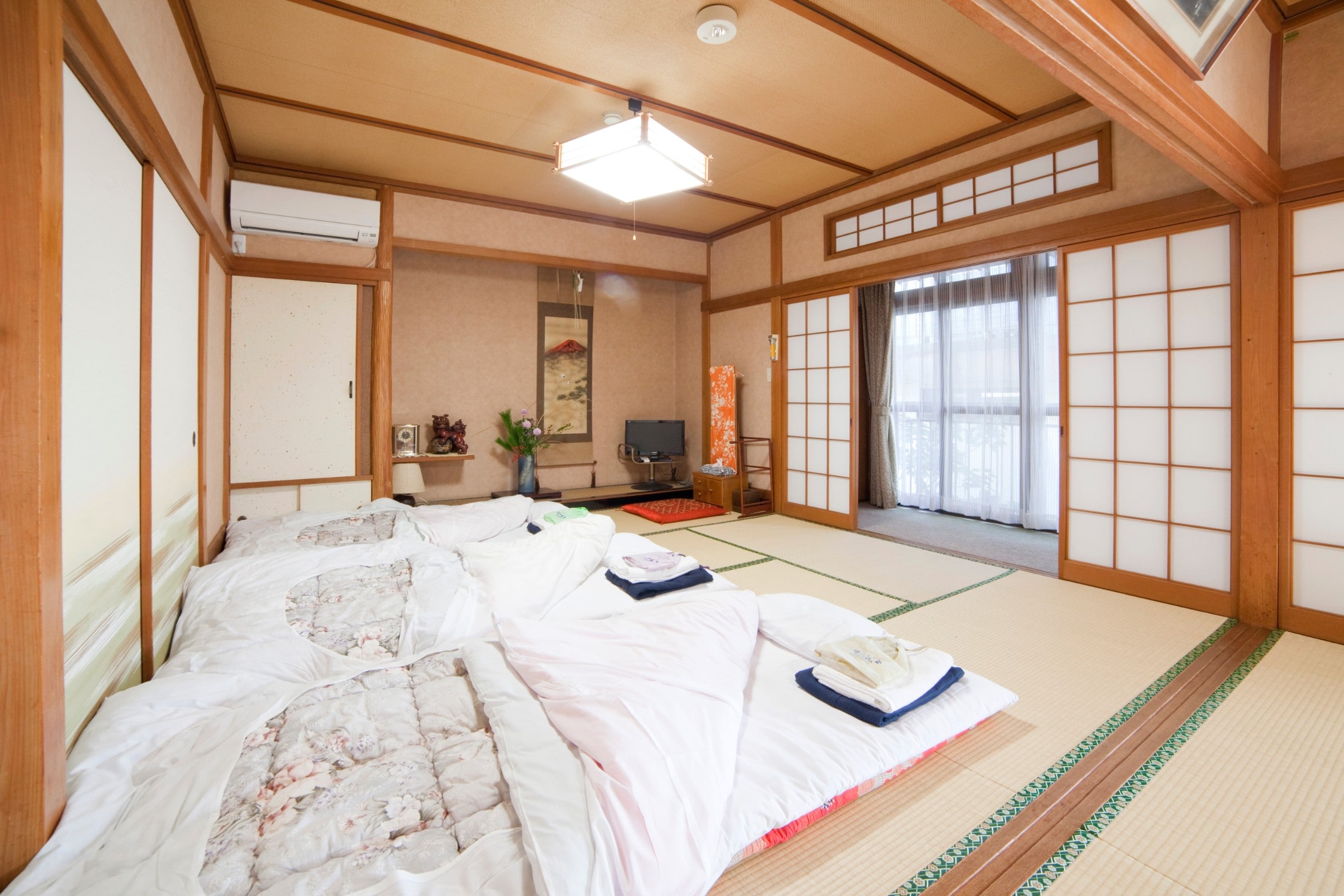 Japanese-style room 16 tatami mats