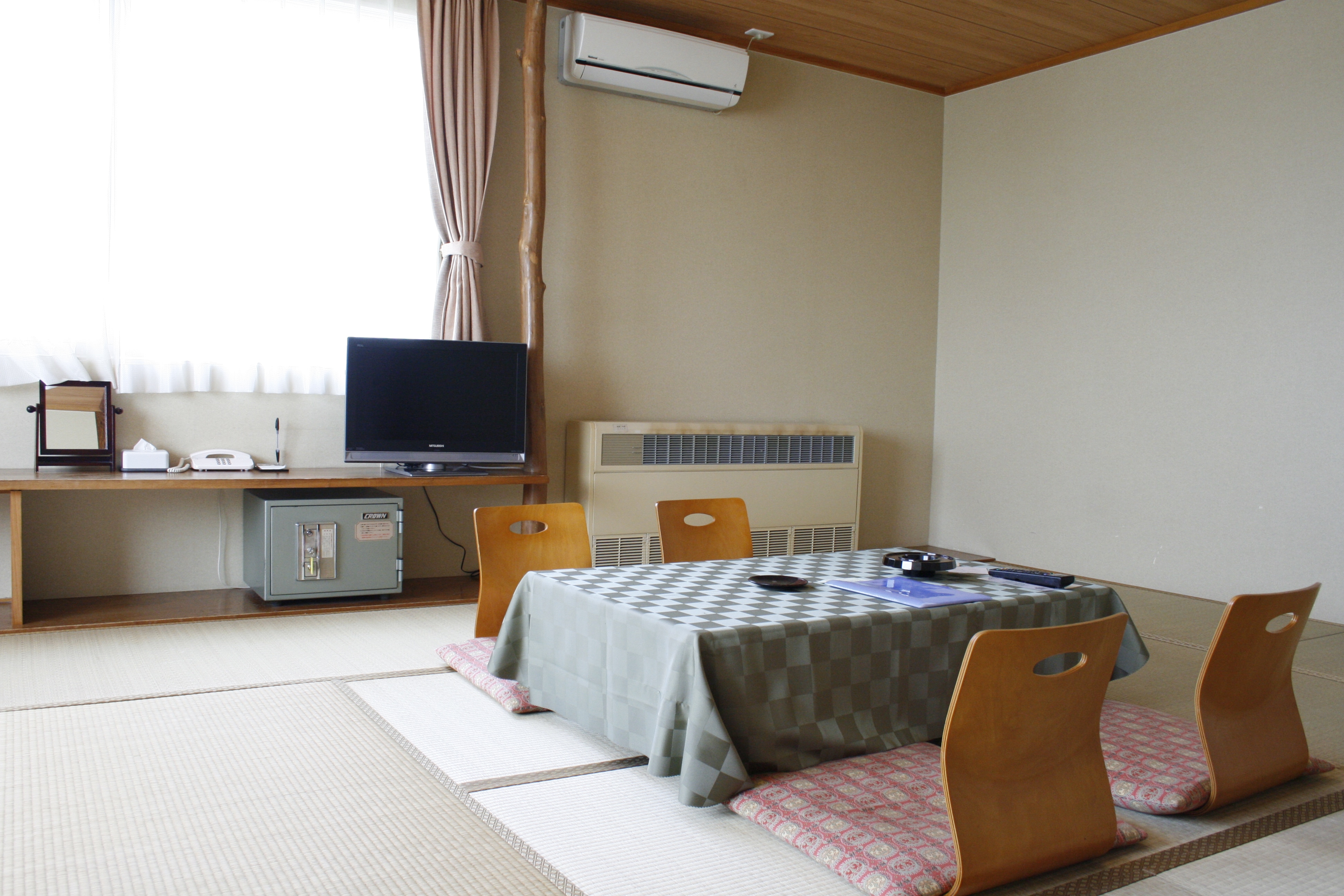 Japanese-style room