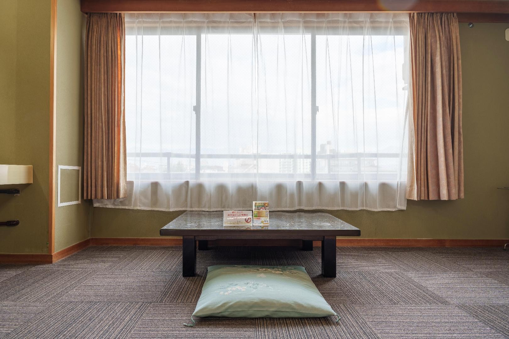 Ban công phòng kiểu Nhật ở cánh Tây