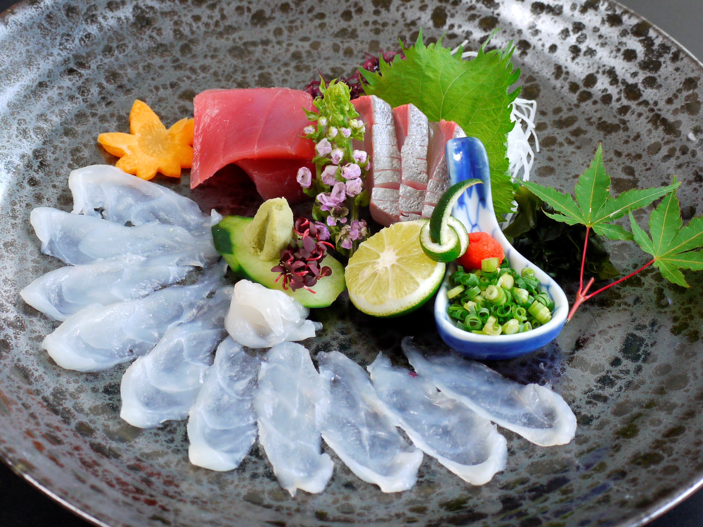 Zuri: “Kaiseki with Tarafuku Fugu” plan with two kinds of fresh seasonal fish and Tora Fugu Tessa